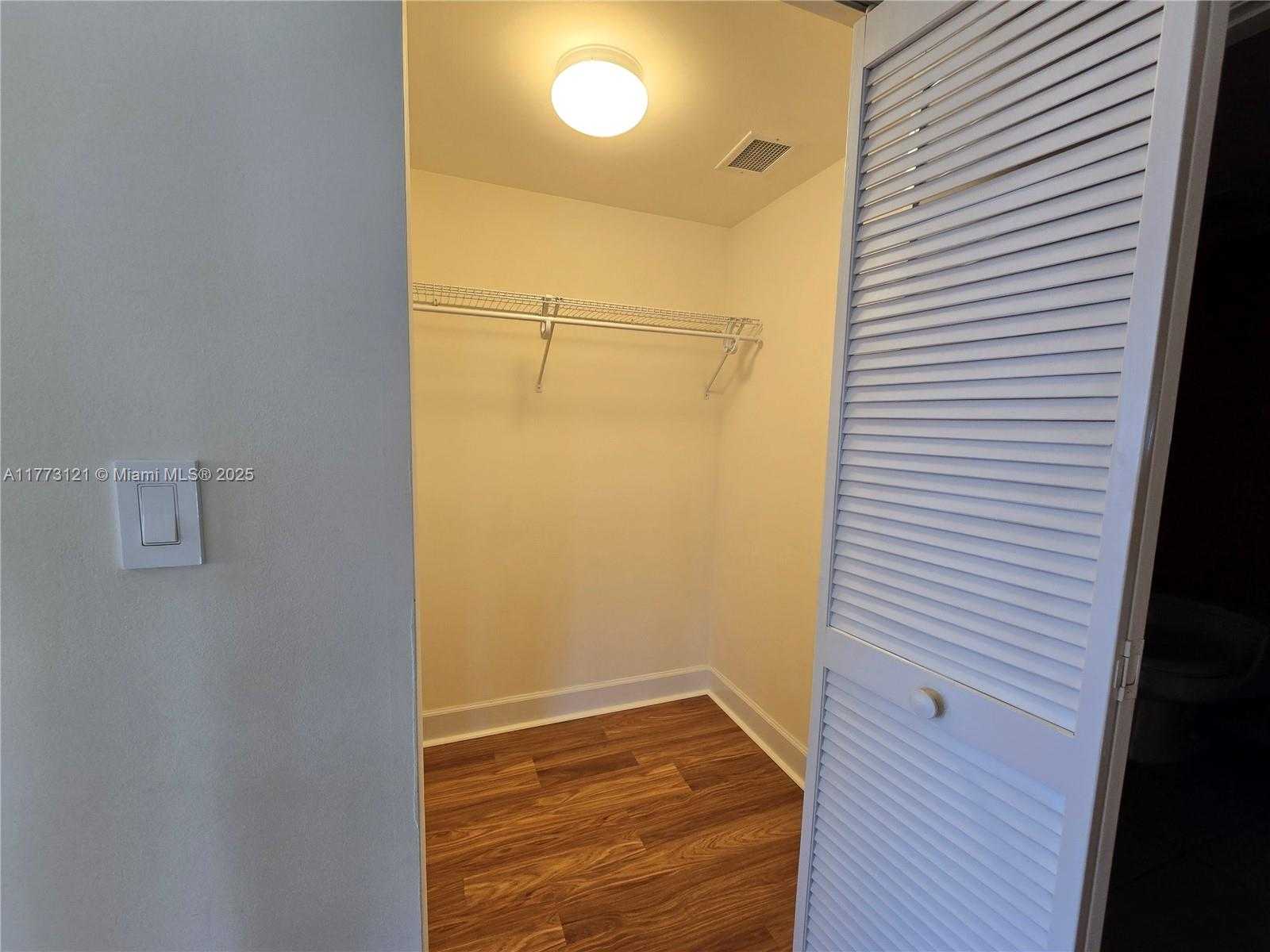 Small Image of 19501 WEST COUNTRY CLUB DR #2508, Aventura Number 7