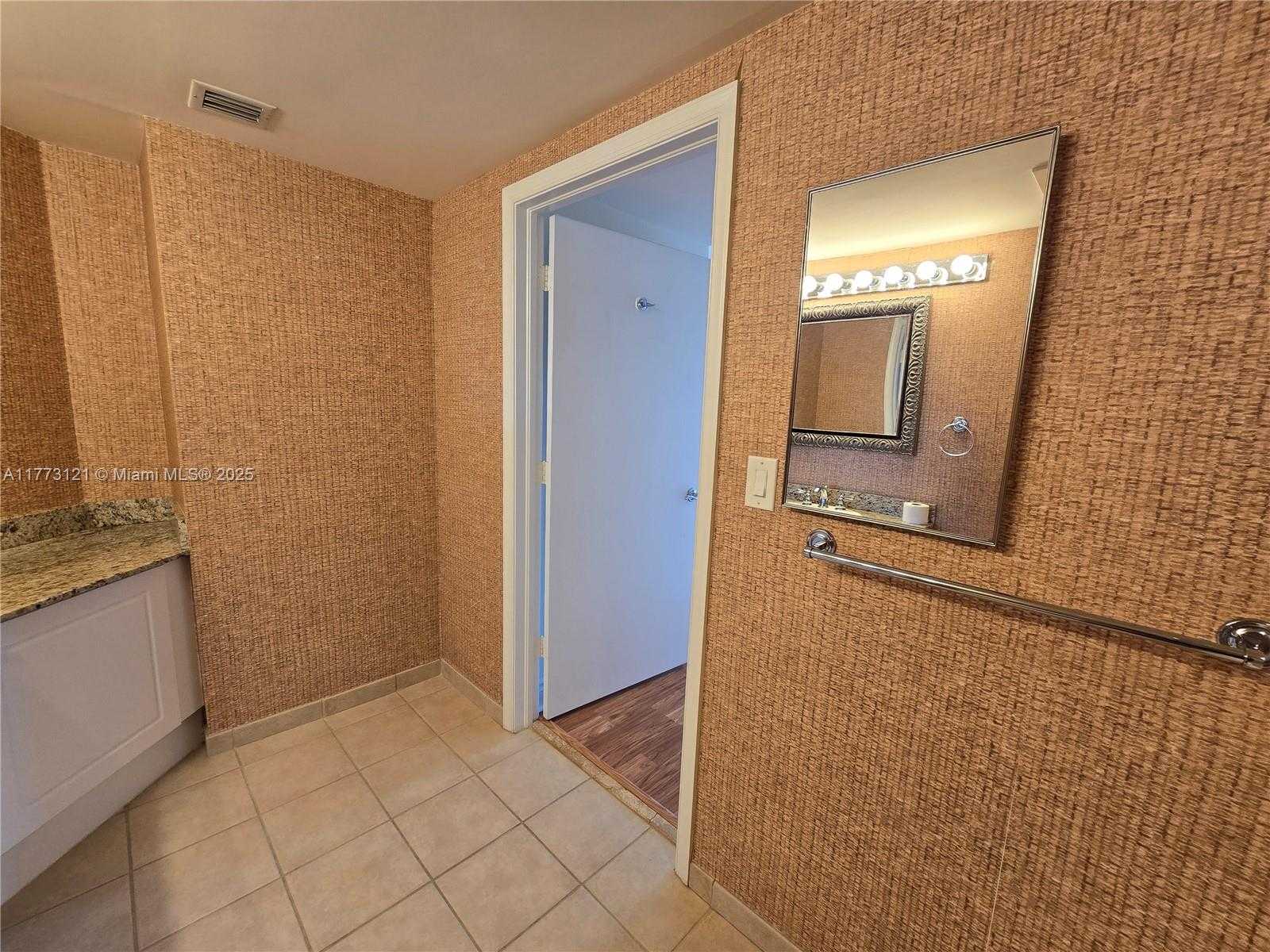 Small Image of 19501 WEST COUNTRY CLUB DR #2508, Aventura Number 9