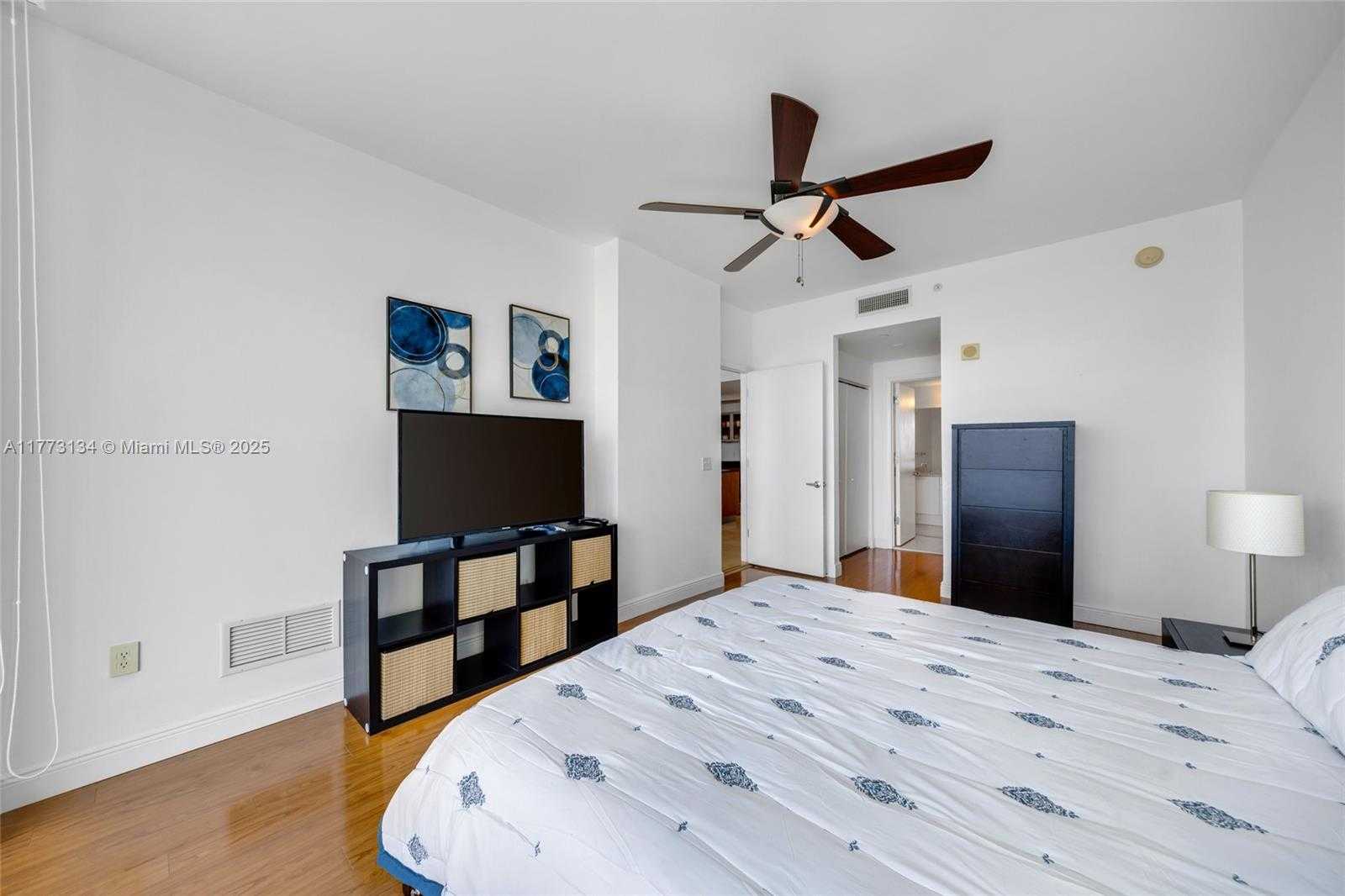 Small Image of 3131 NORTH EAST 188TH ST #1-910, Aventura Number 16