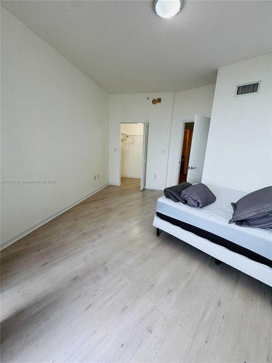 Small Image of 19501 WEST COUNTRY CLUB DR #1006, Aventura Number 23