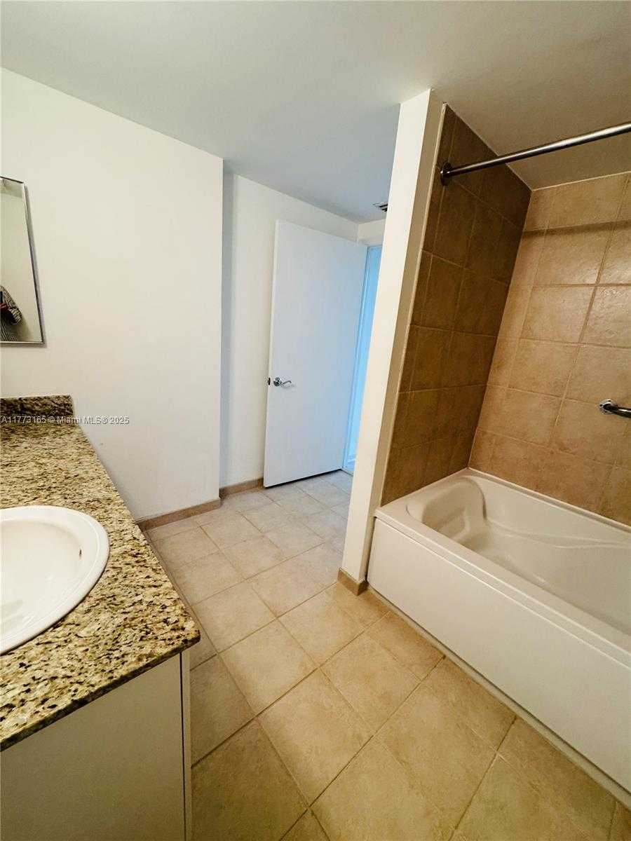 Small Image of 19501 WEST COUNTRY CLUB DR #1006, Aventura Number 33