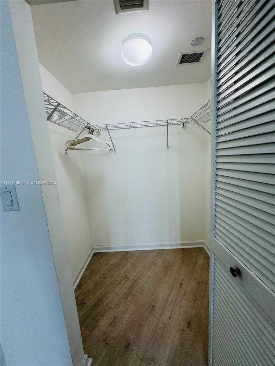 Small Image of 19501 WEST COUNTRY CLUB DR #1006, Aventura Number 35
