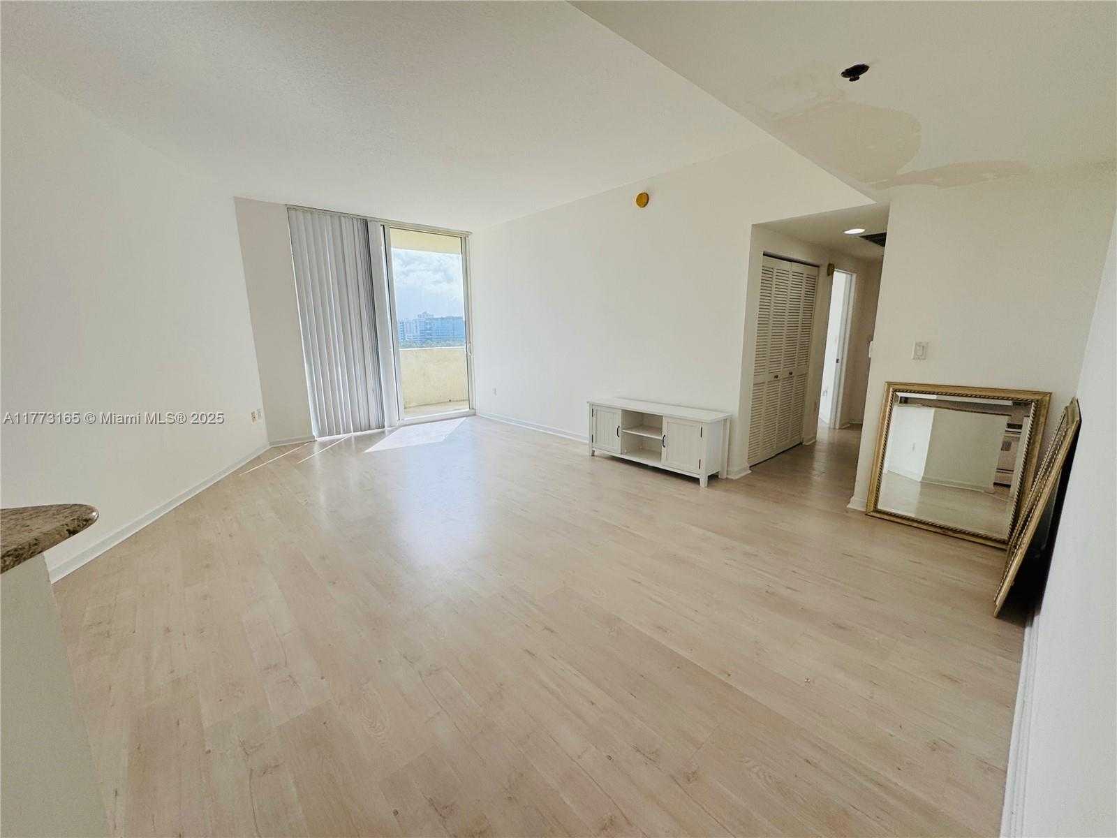 Small Image of 19501 WEST COUNTRY CLUB DR #1006, Aventura Number 8
