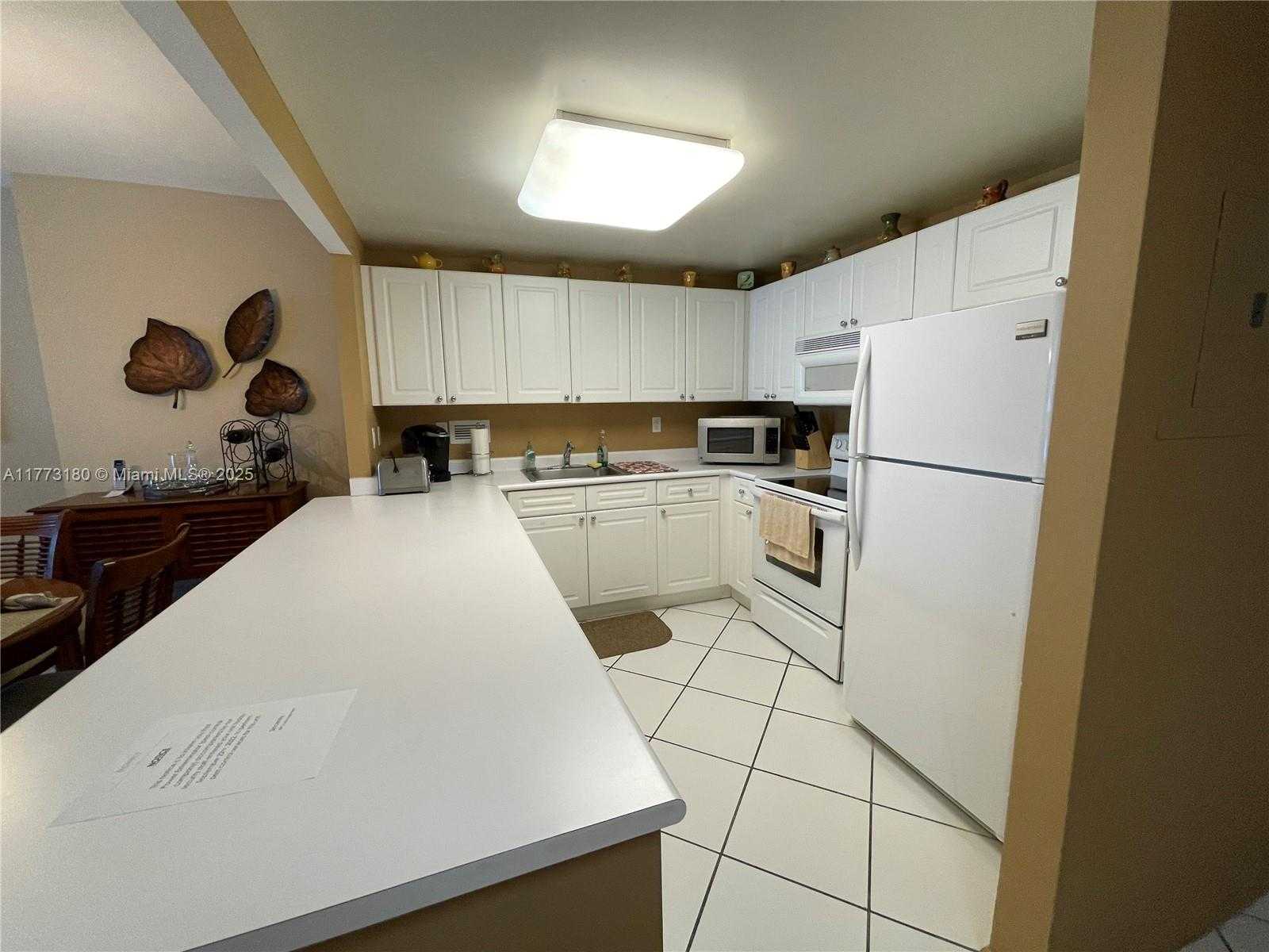 Small Image of 2301 COLLINS AVE #519, Miami Beach Number 4