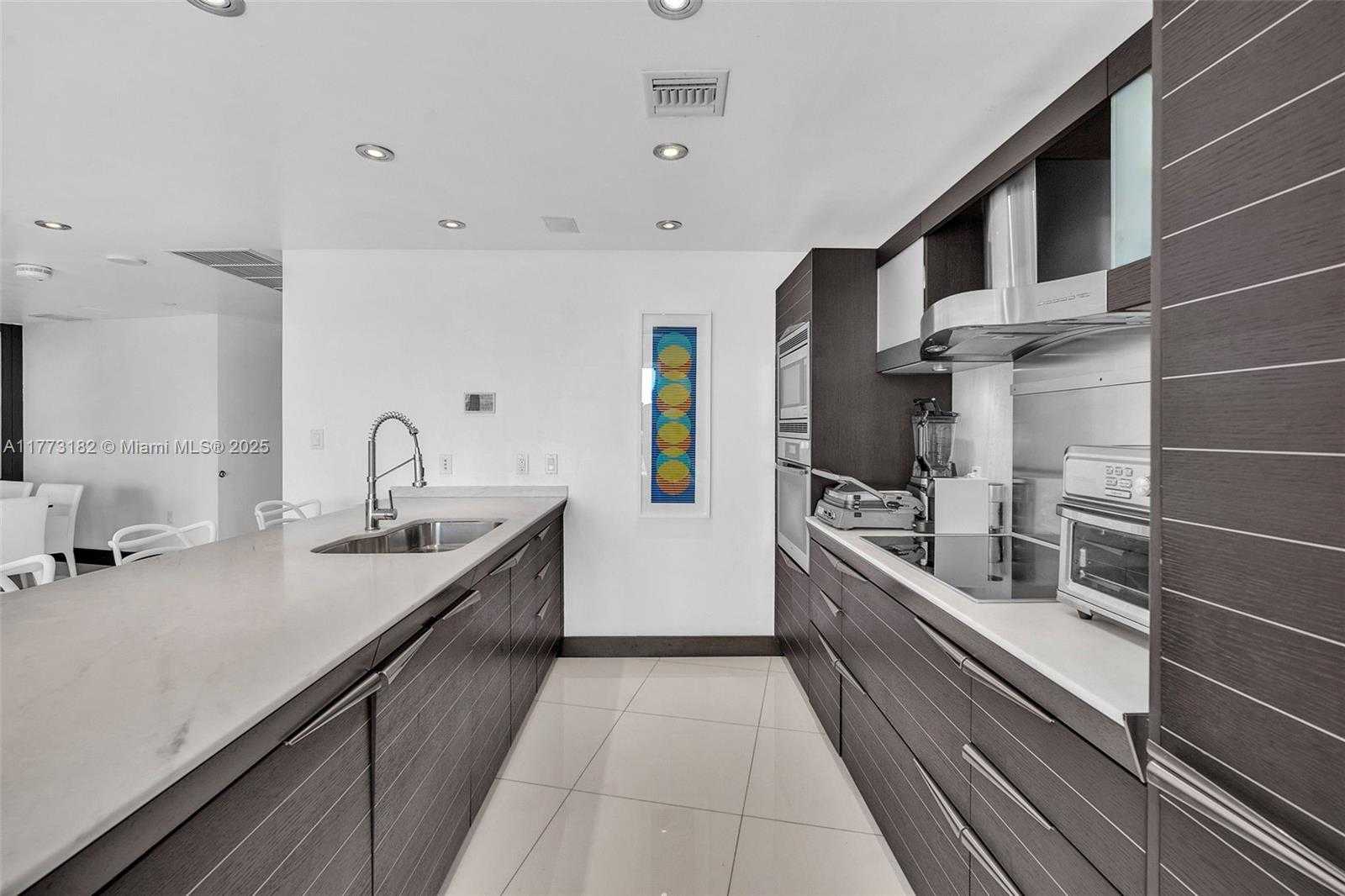 Small Image of 200 BISCAYNE BOULEVARD WAY #3607, Miami Number 11