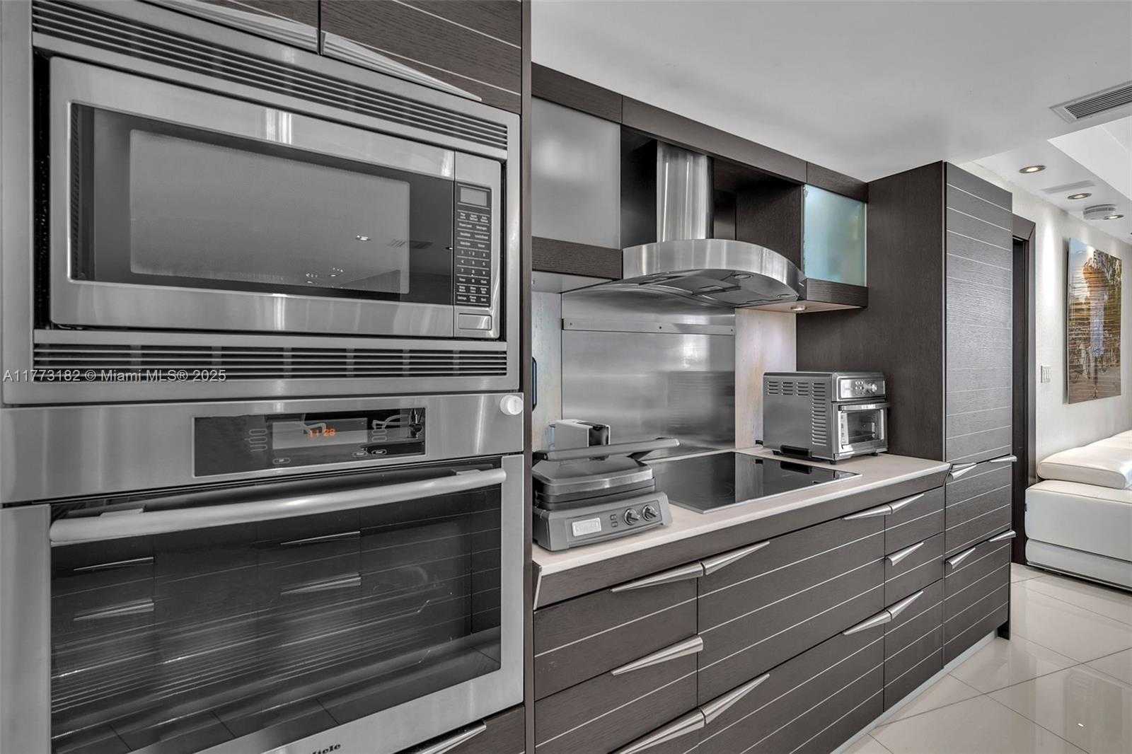 Small Image of 200 BISCAYNE BOULEVARD WAY #3607, Miami Number 12