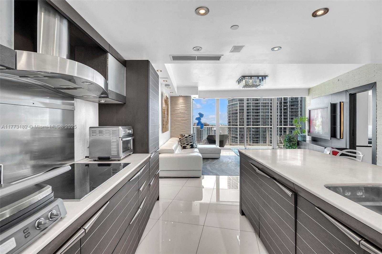 Small Image of 200 BISCAYNE BOULEVARD WAY #3607, Miami Number 13