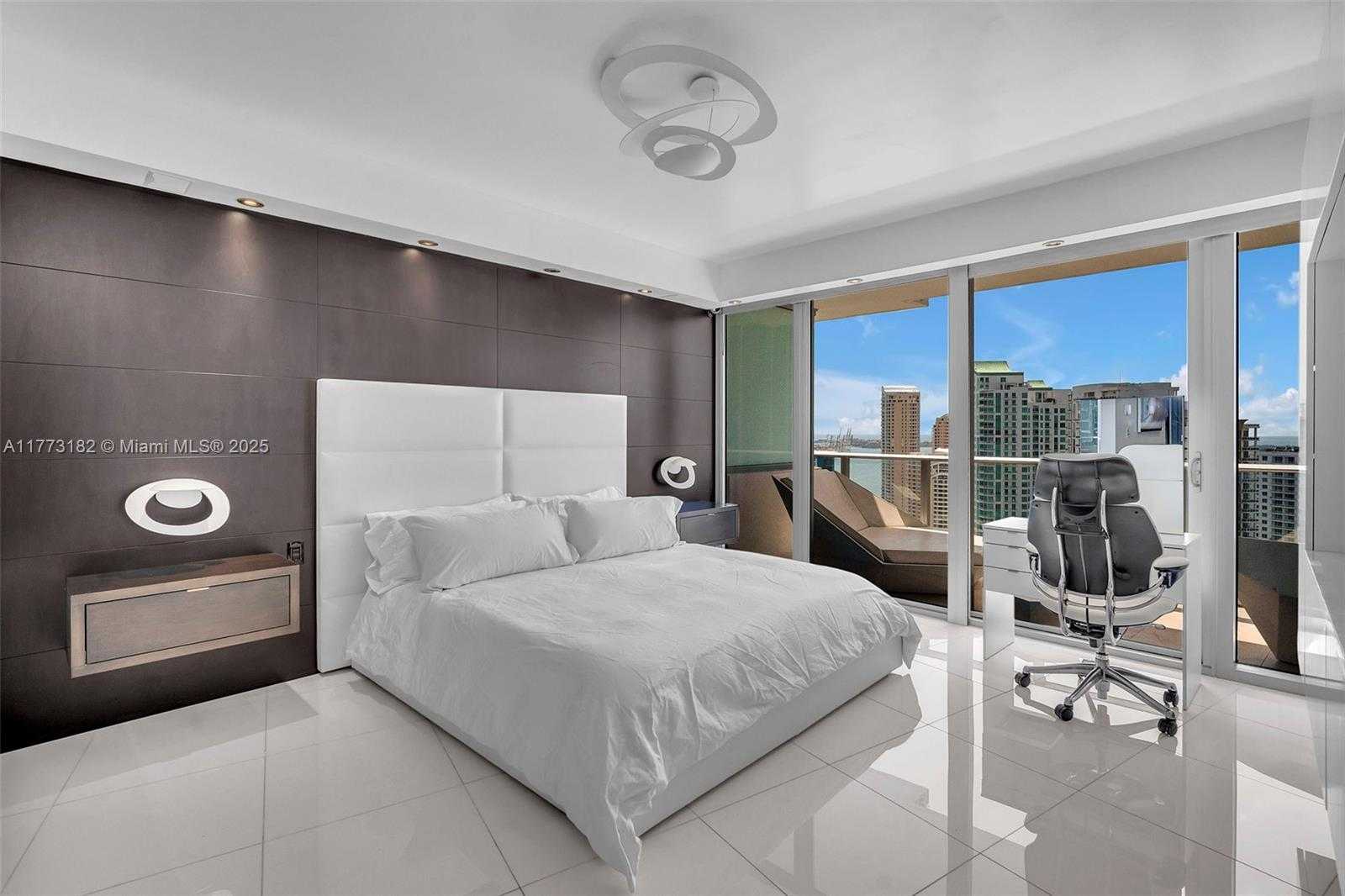 Small Image of 200 BISCAYNE BOULEVARD WAY #3607, Miami Number 14