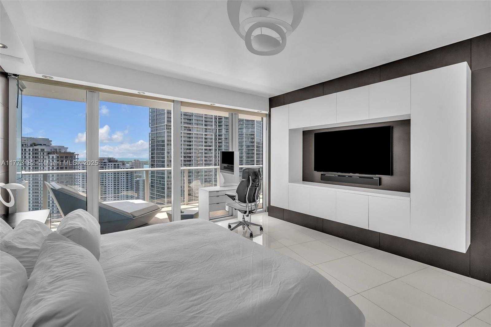 Small Image of 200 BISCAYNE BOULEVARD WAY #3607, Miami Number 15