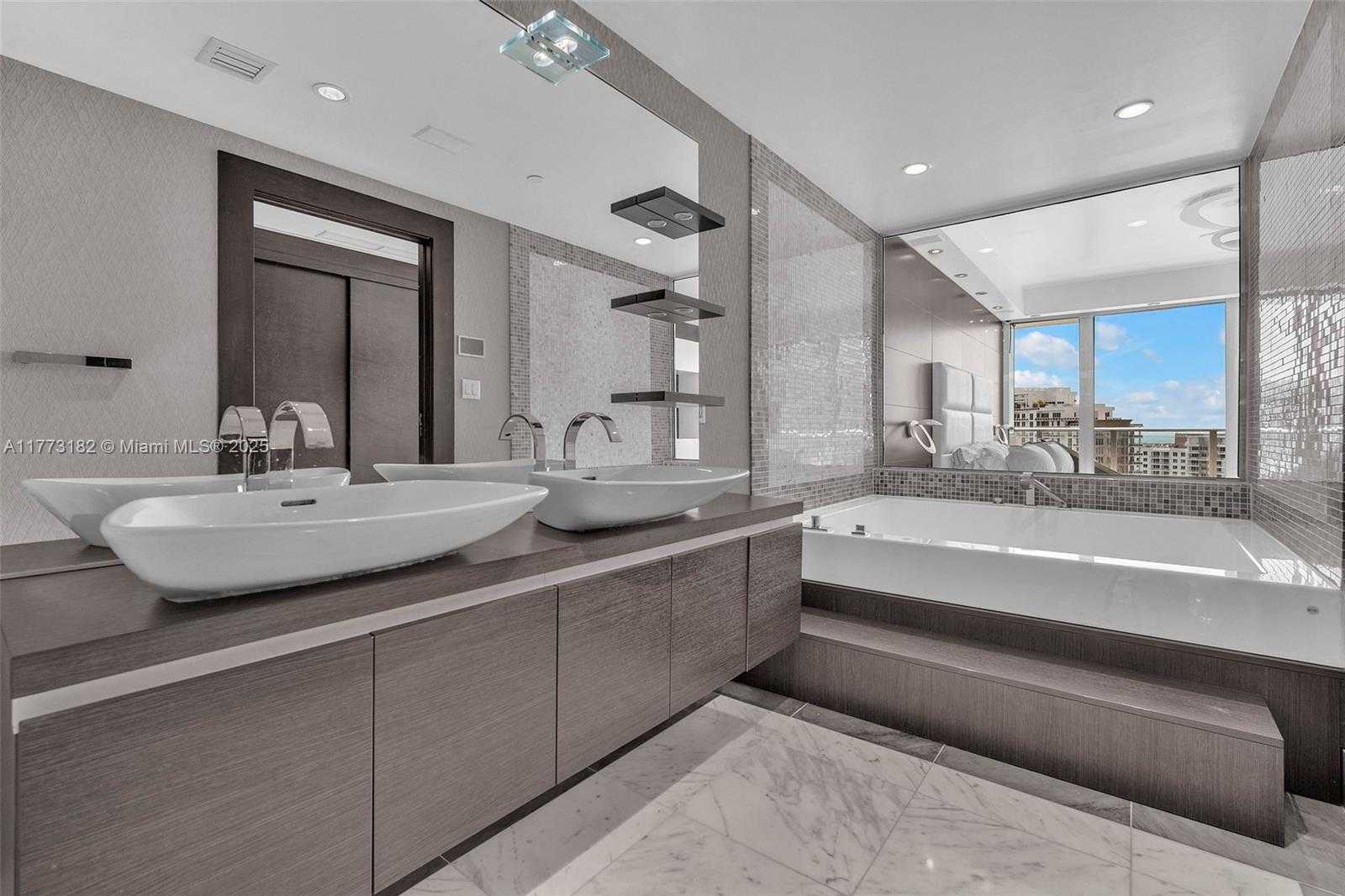 Small Image of 200 BISCAYNE BOULEVARD WAY #3607, Miami Number 16
