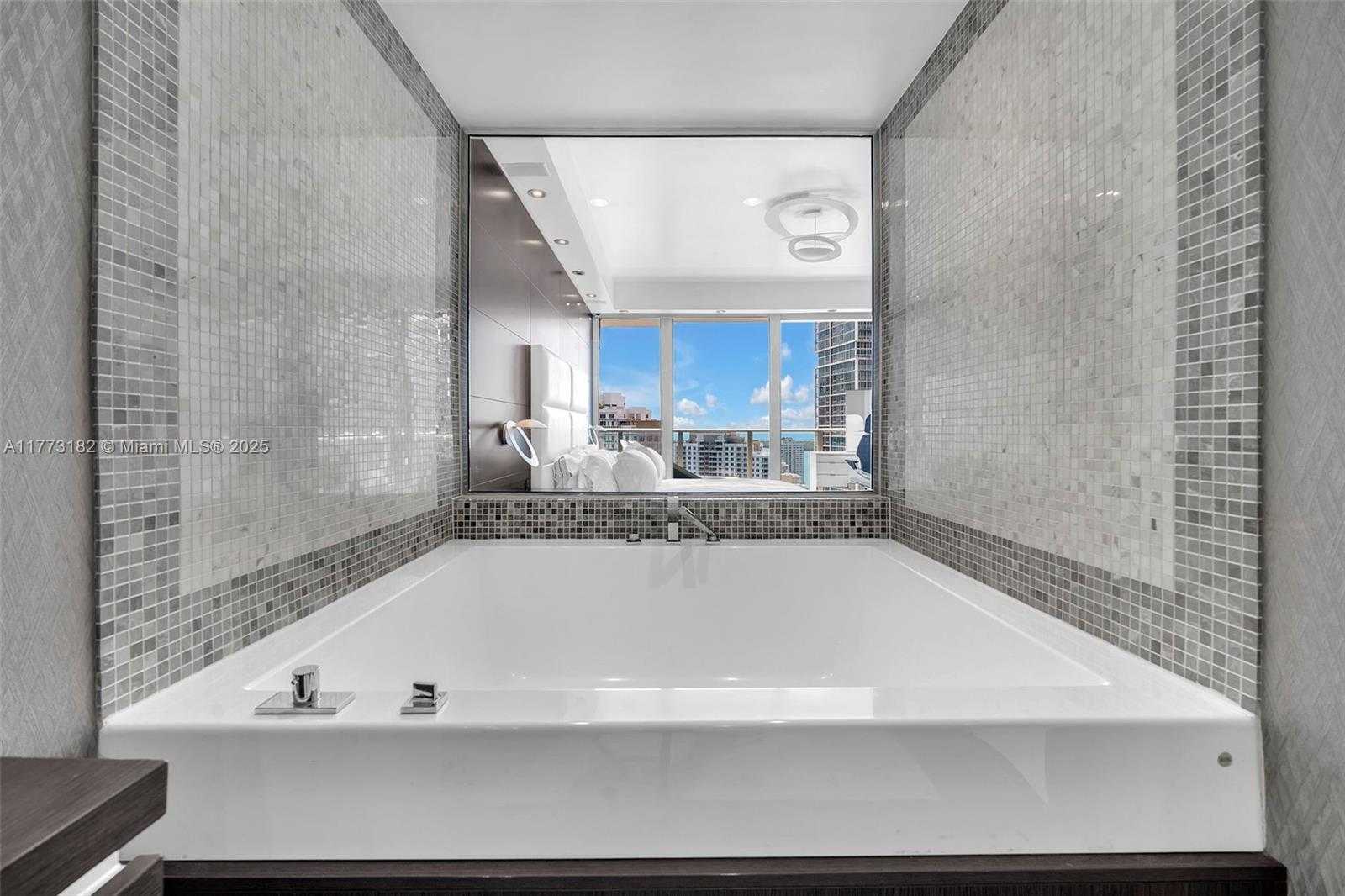 Small Image of 200 BISCAYNE BOULEVARD WAY #3607, Miami Number 17