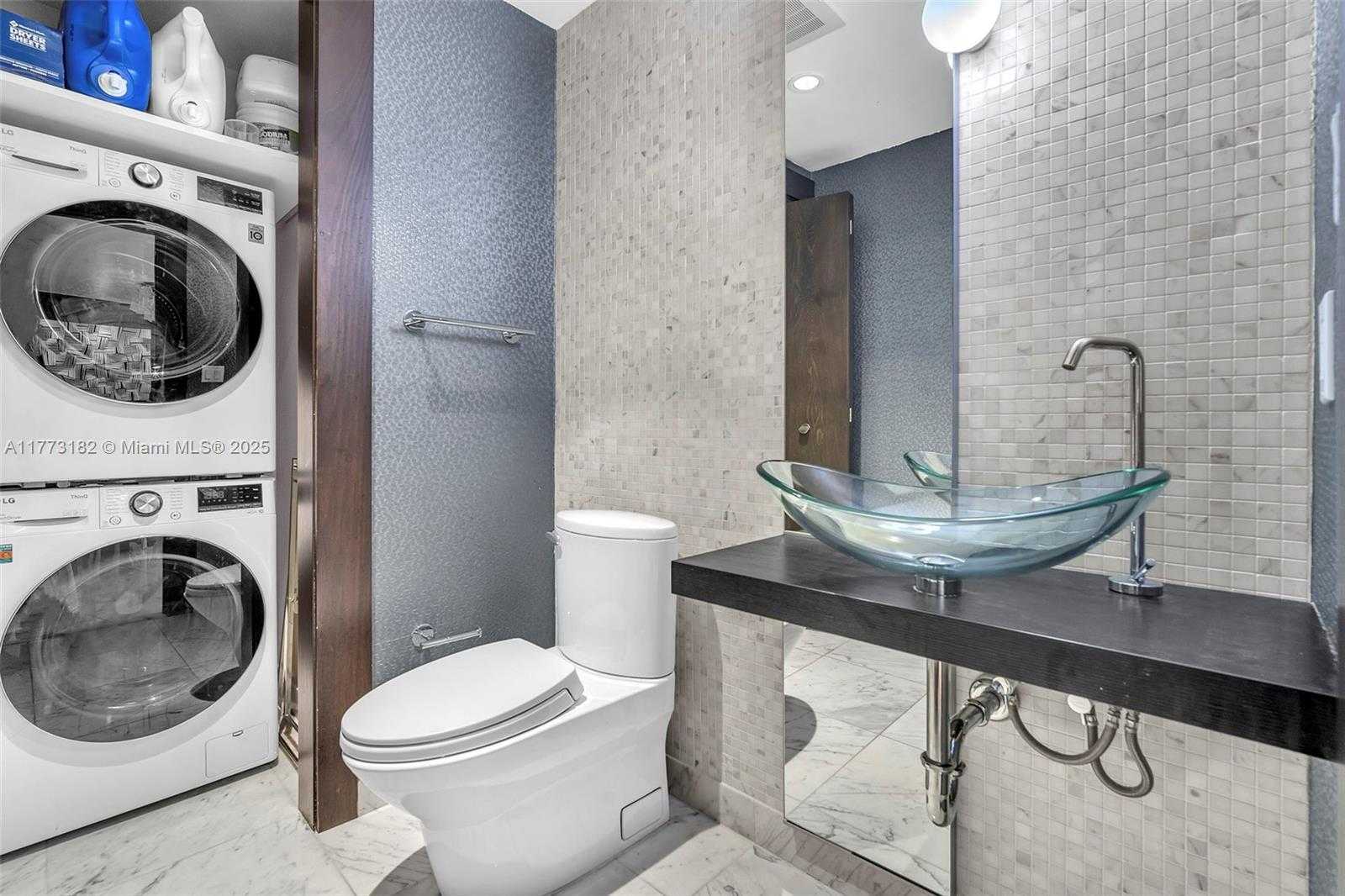 Small Image of 200 BISCAYNE BOULEVARD WAY #3607, Miami Number 22