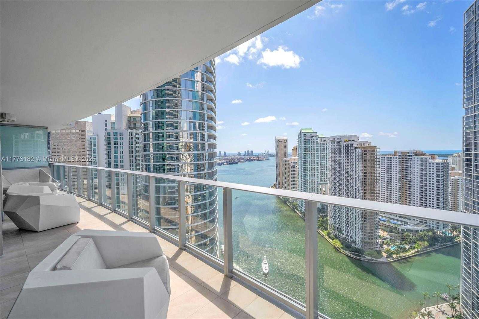 Small Image of 200 BISCAYNE BOULEVARD WAY #3607, Miami Number 4
