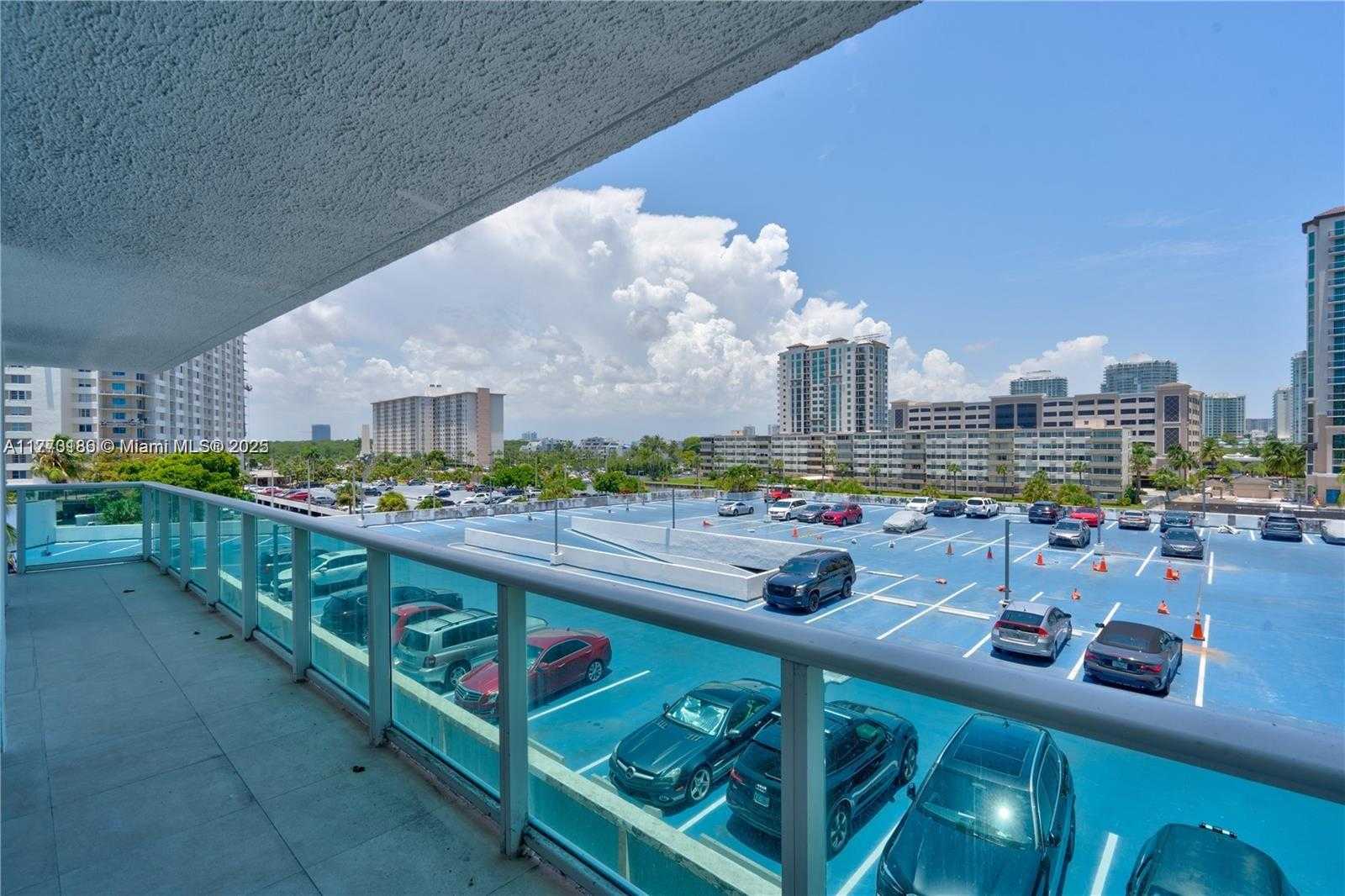 Small Image of 100 BAYVIEW DR #428, Sunny Isles Beach Number 26