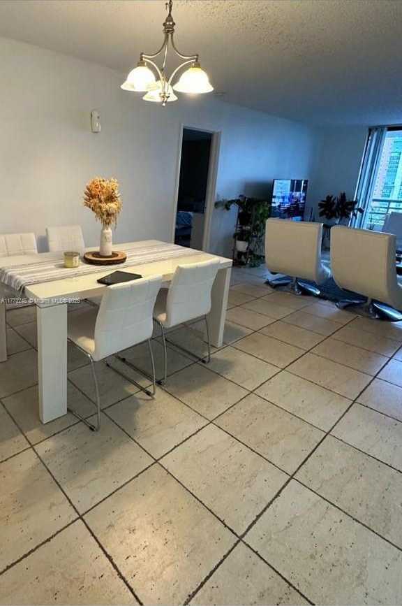 Small Image of 3300 #1417, Aventura Number 11