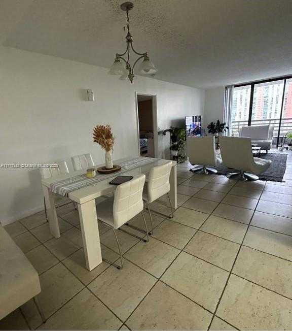 Small Image of 3300 #1417, Aventura Number 12