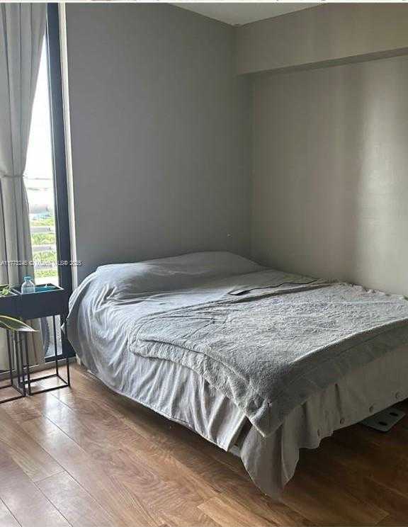 Small Image of 3300 #1417, Aventura Number 17