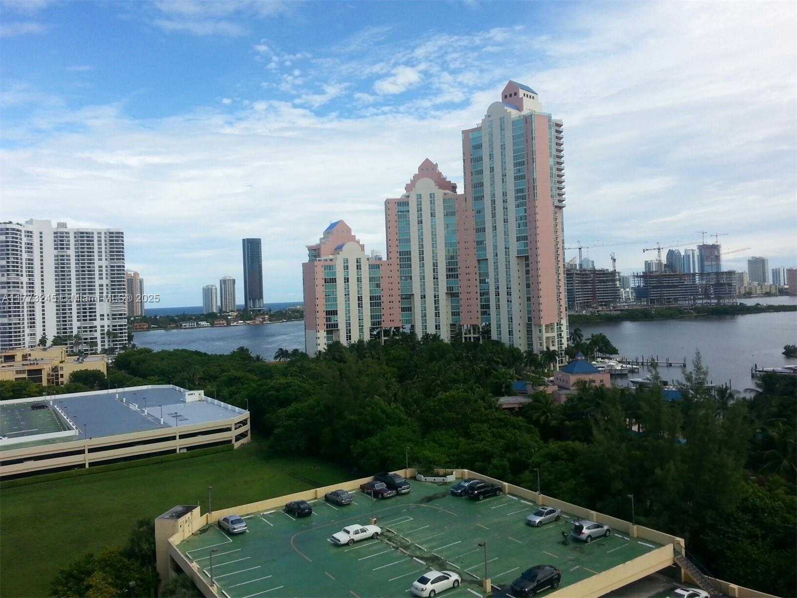 Small Image of 3300 #1417, Aventura Number 2