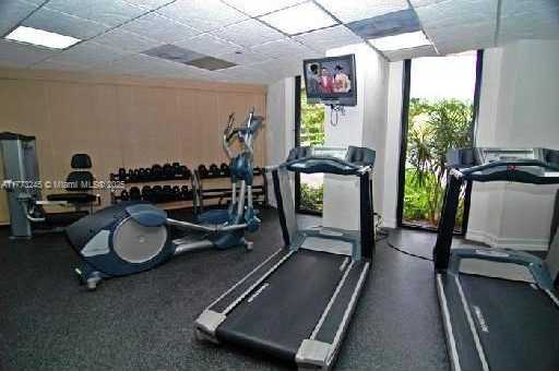 Small Image of 3300 #1417, Aventura Number 23