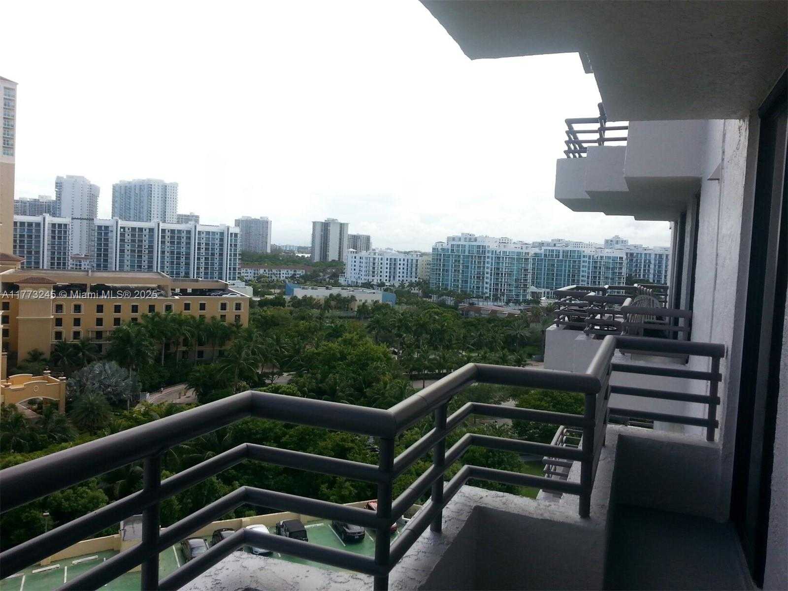 Small Image of 3300 #1417, Aventura Number 3
