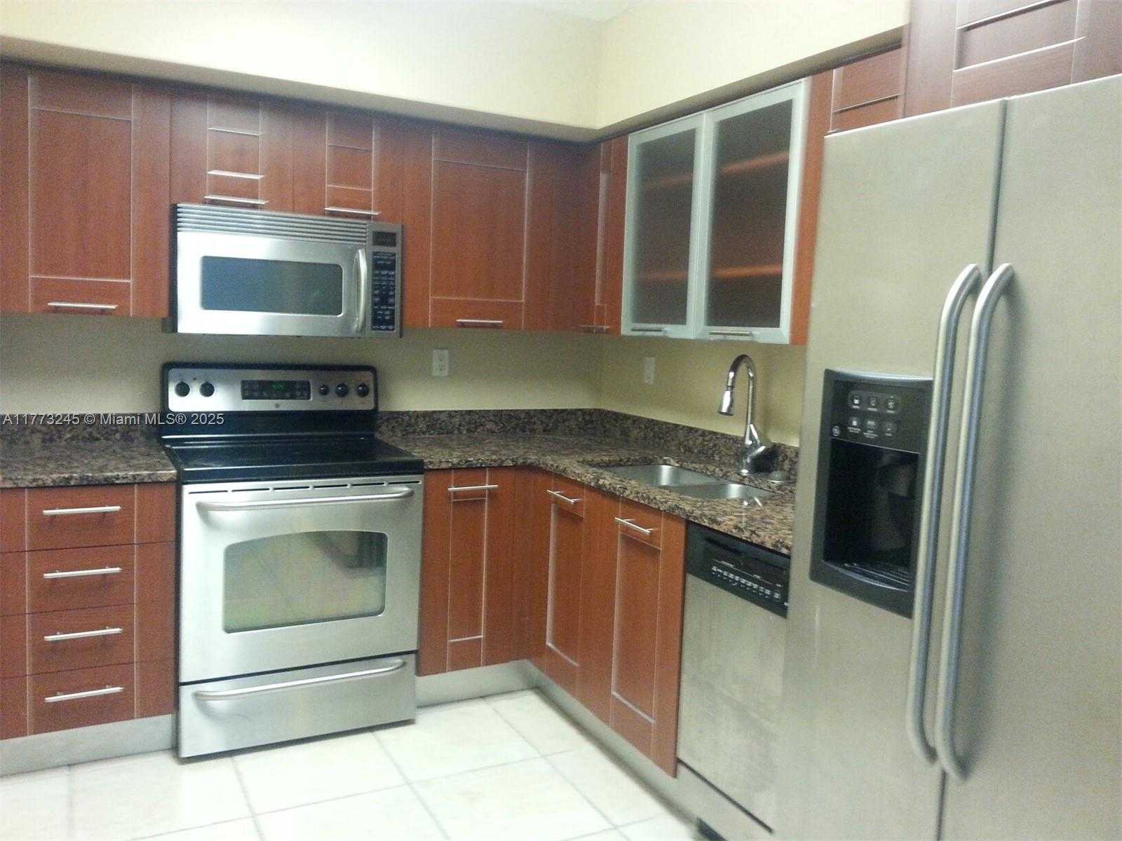 Small Image of 3300 #1417, Aventura Number 6