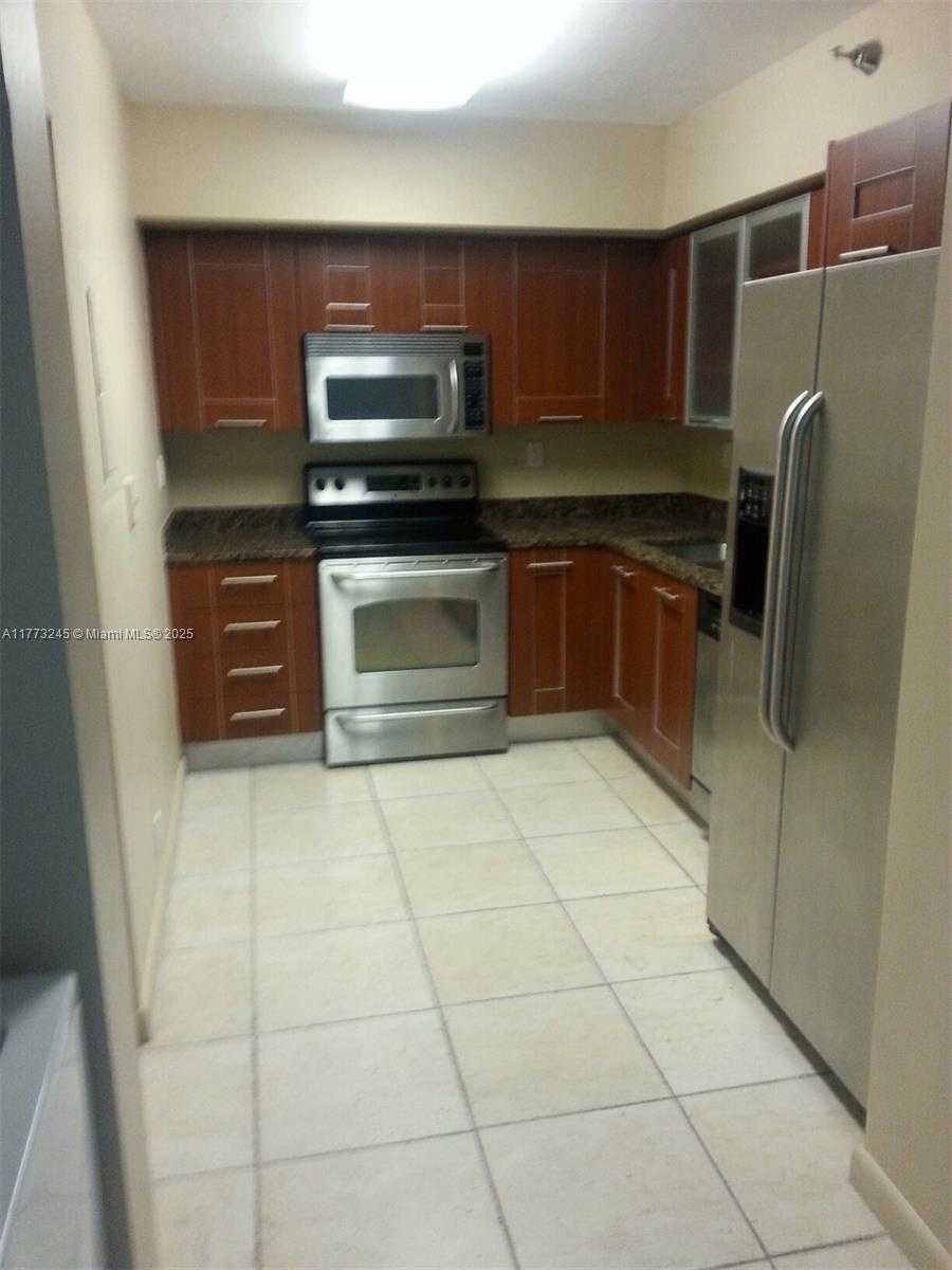 Small Image of 3300 #1417, Aventura Number 7