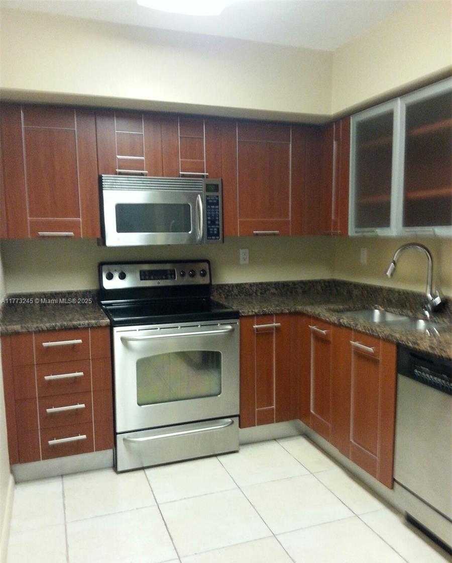 Small Image of 3300 #1417, Aventura Number 8