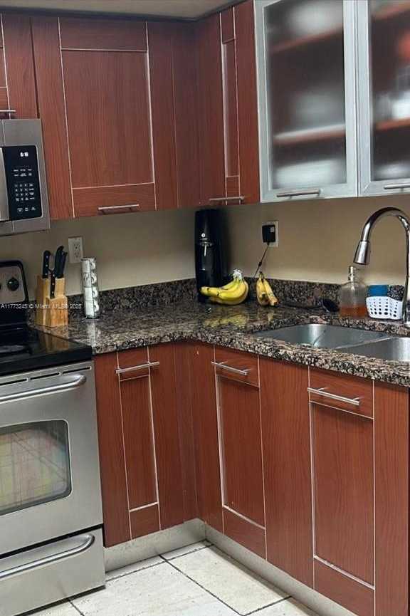 Small Image of 3300 #1417, Aventura Number 9