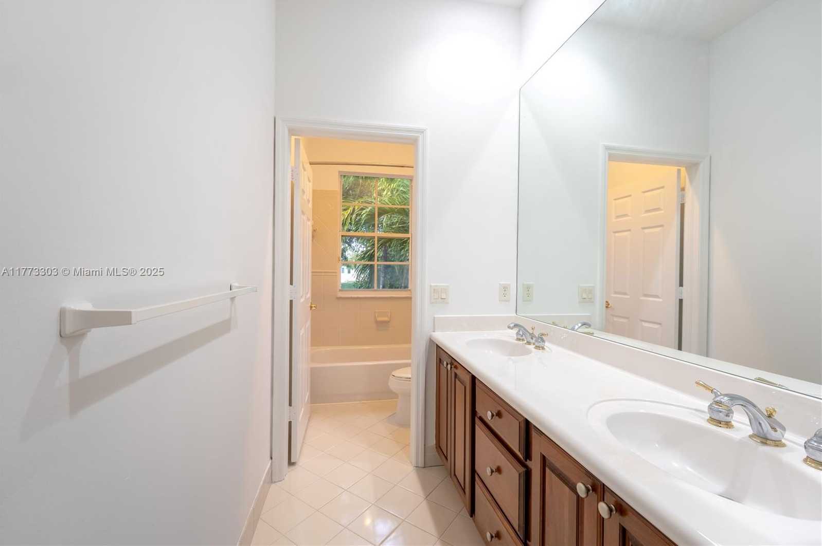 Small Image of 11213 NORTH WEST 71ST TER, Doral Number 12