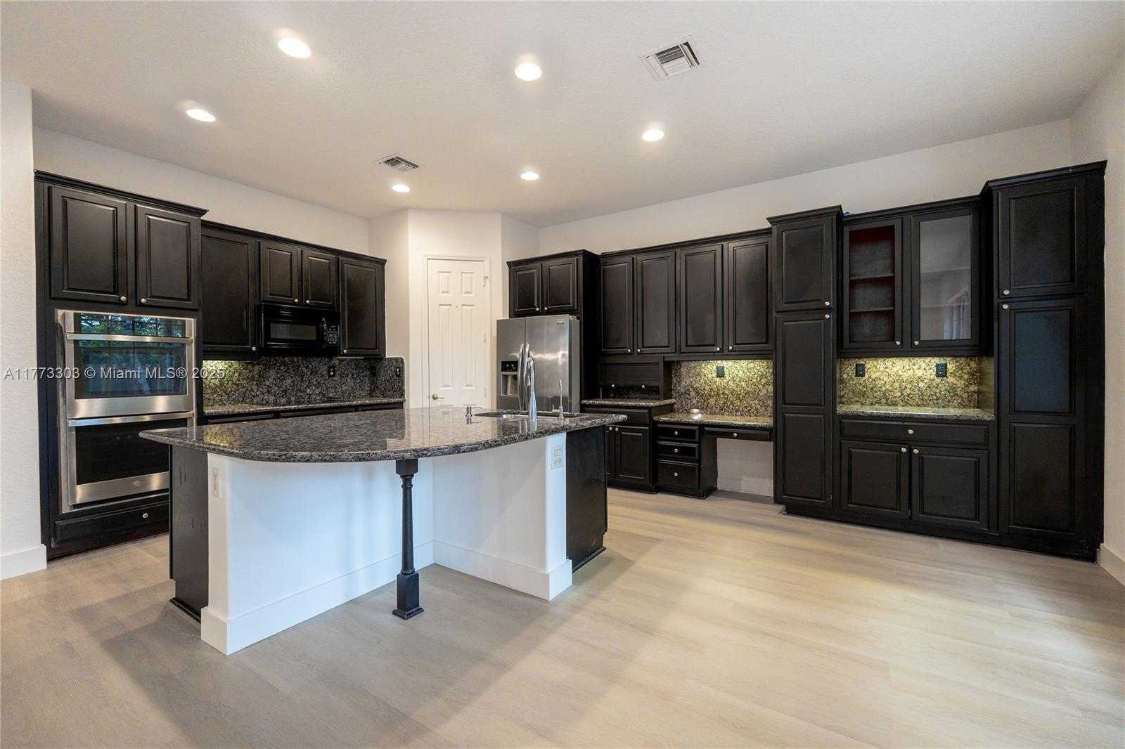 Small Image of 11213 NORTH WEST 71ST TER, Doral Number 3