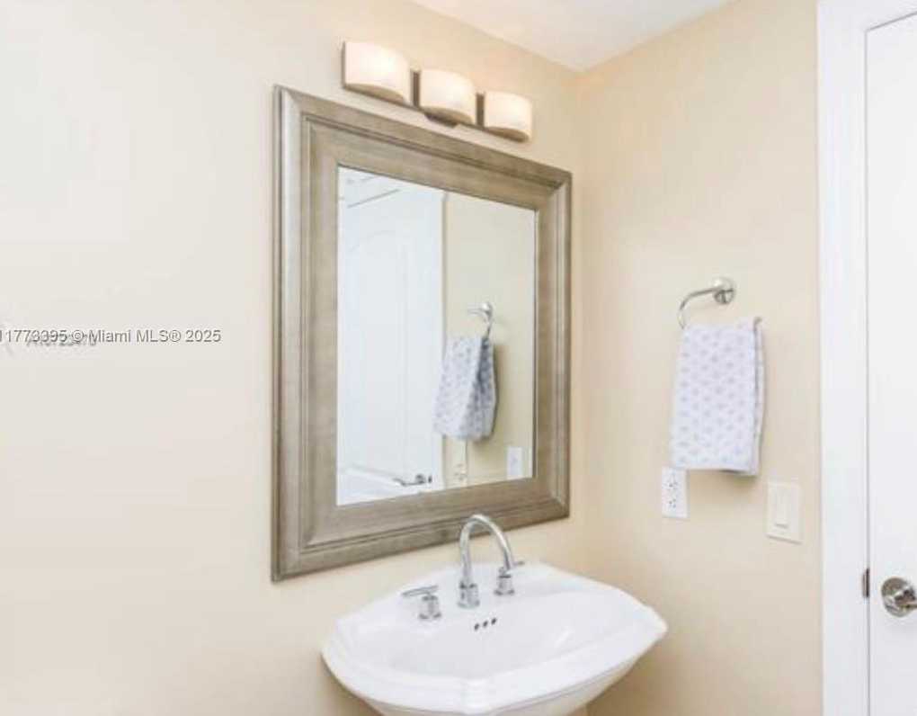 Small Image of 17555 COLLINS AVE #1004, Sunny Isles Beach Number 25