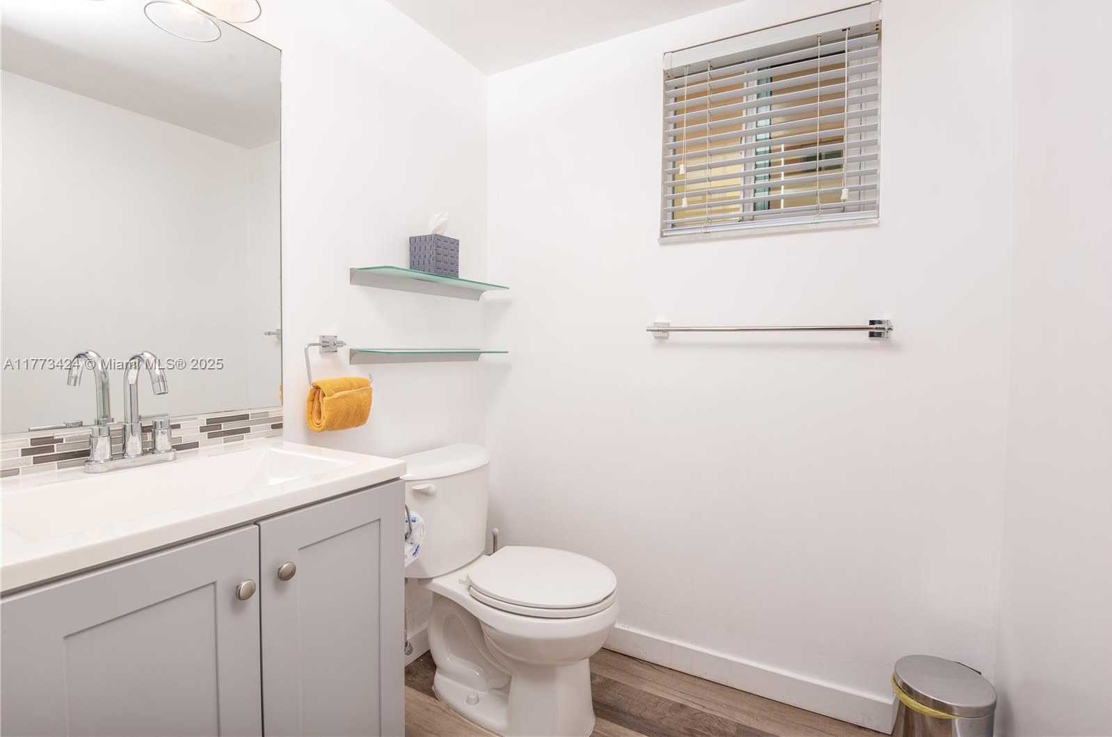Small Image of Surfside Number 16