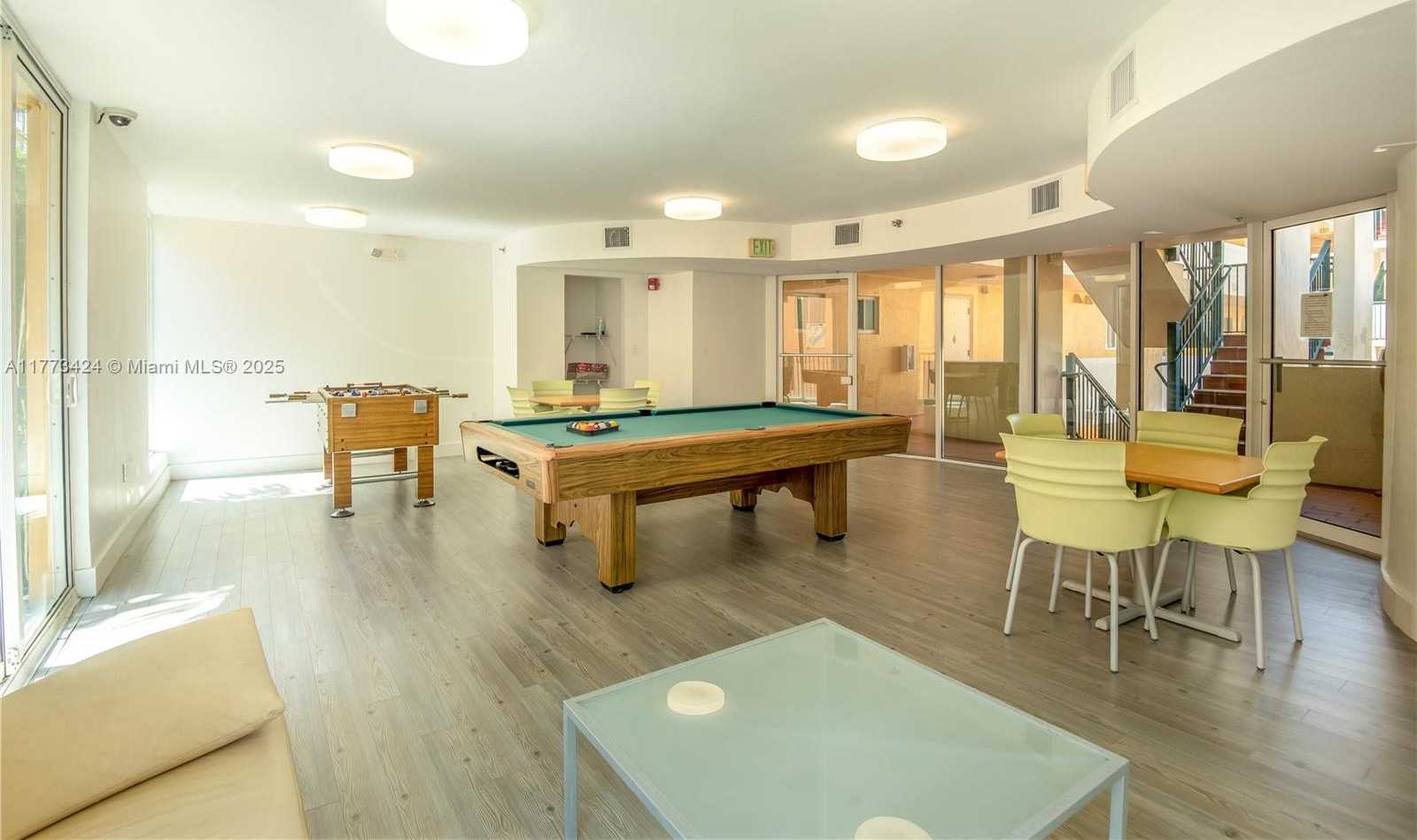 Small Image of Surfside Number 20