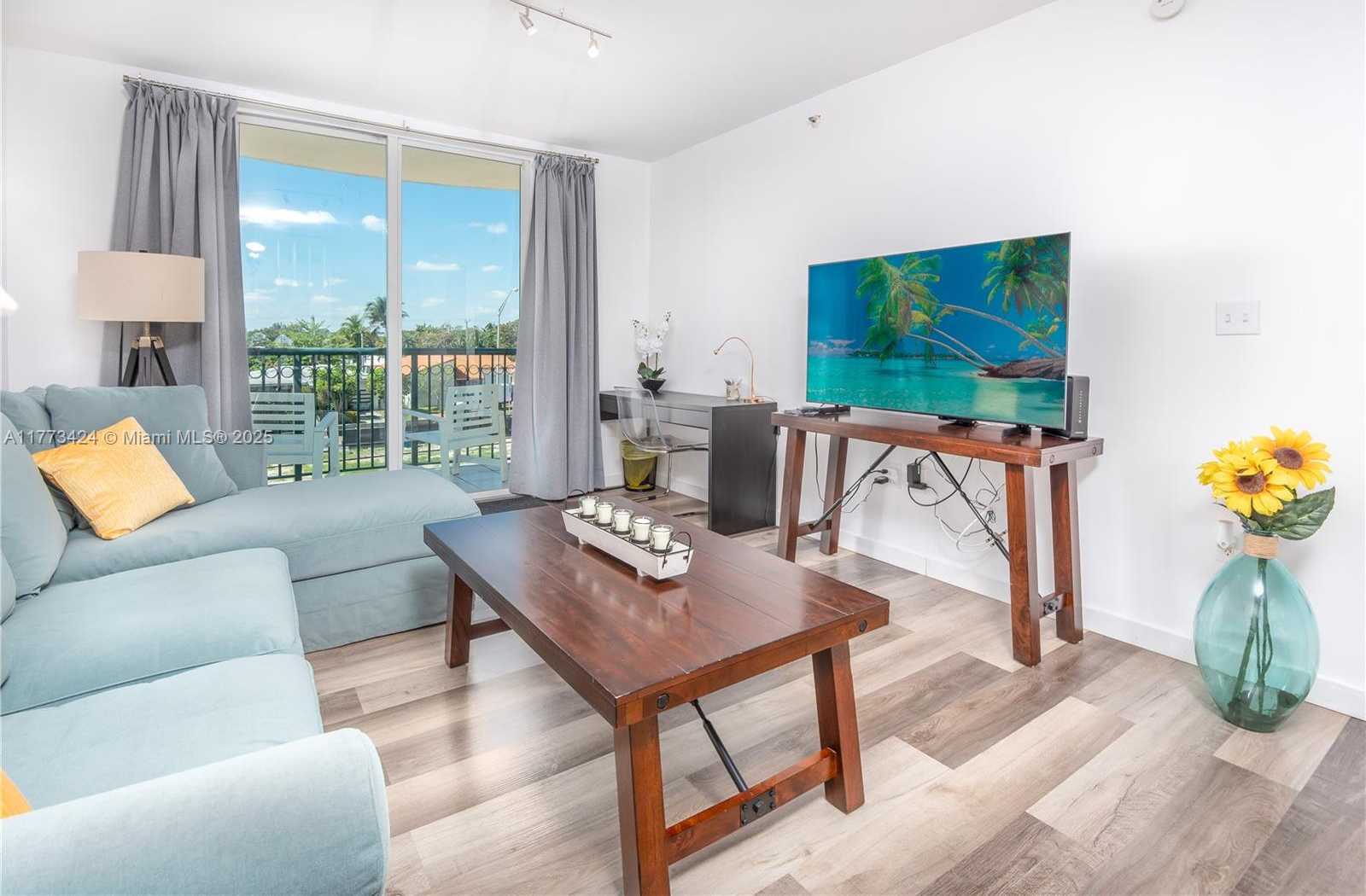 Small Image of Surfside Number 4