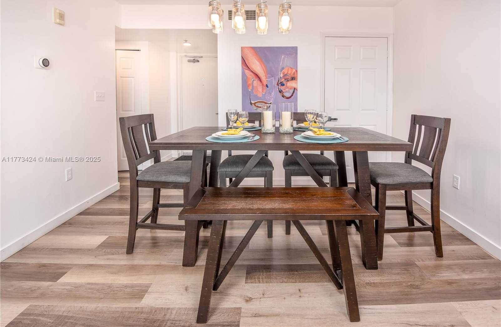 Small Image of Surfside Number 7