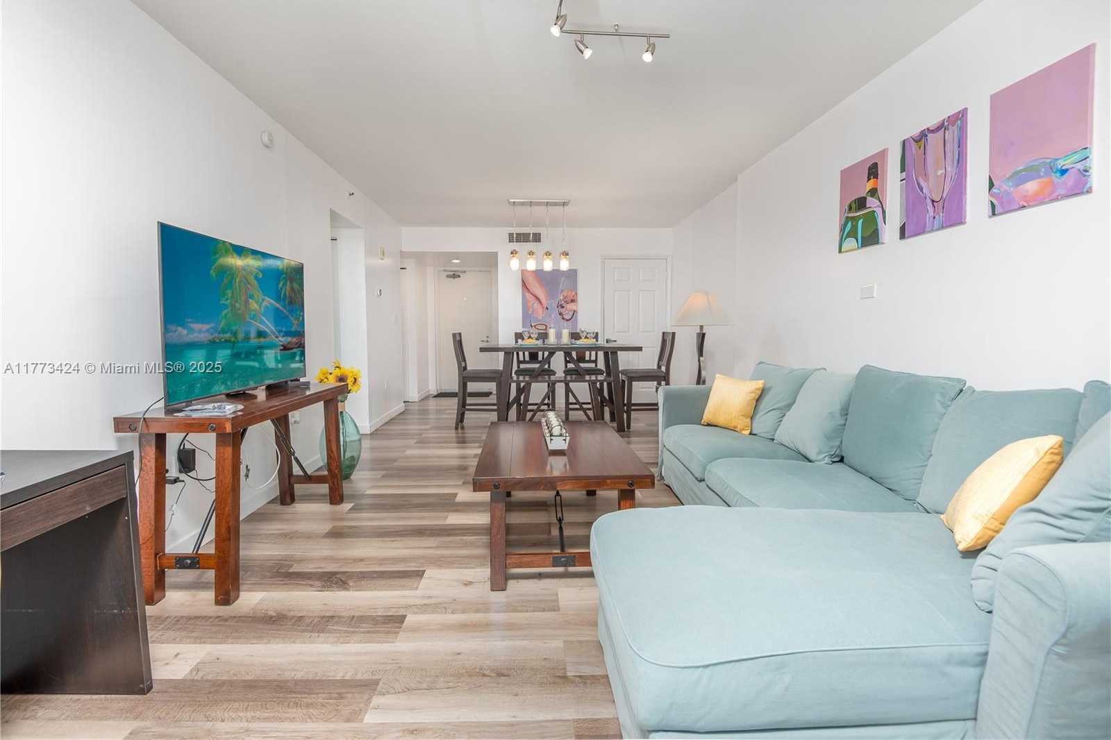 Small Image of Surfside Number 9