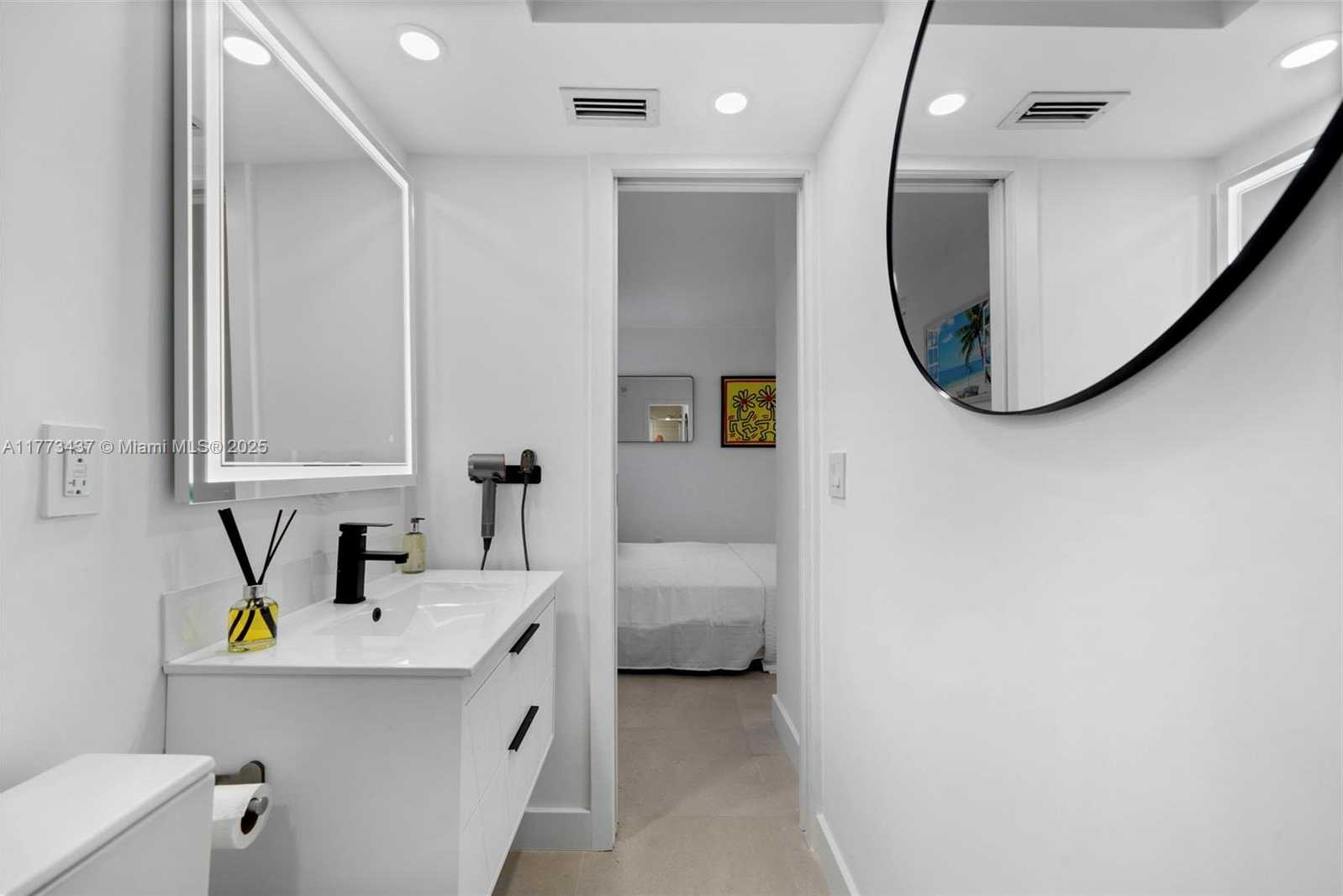 Small Image of 345 OCEAN DR #326, Miami Beach Number 13