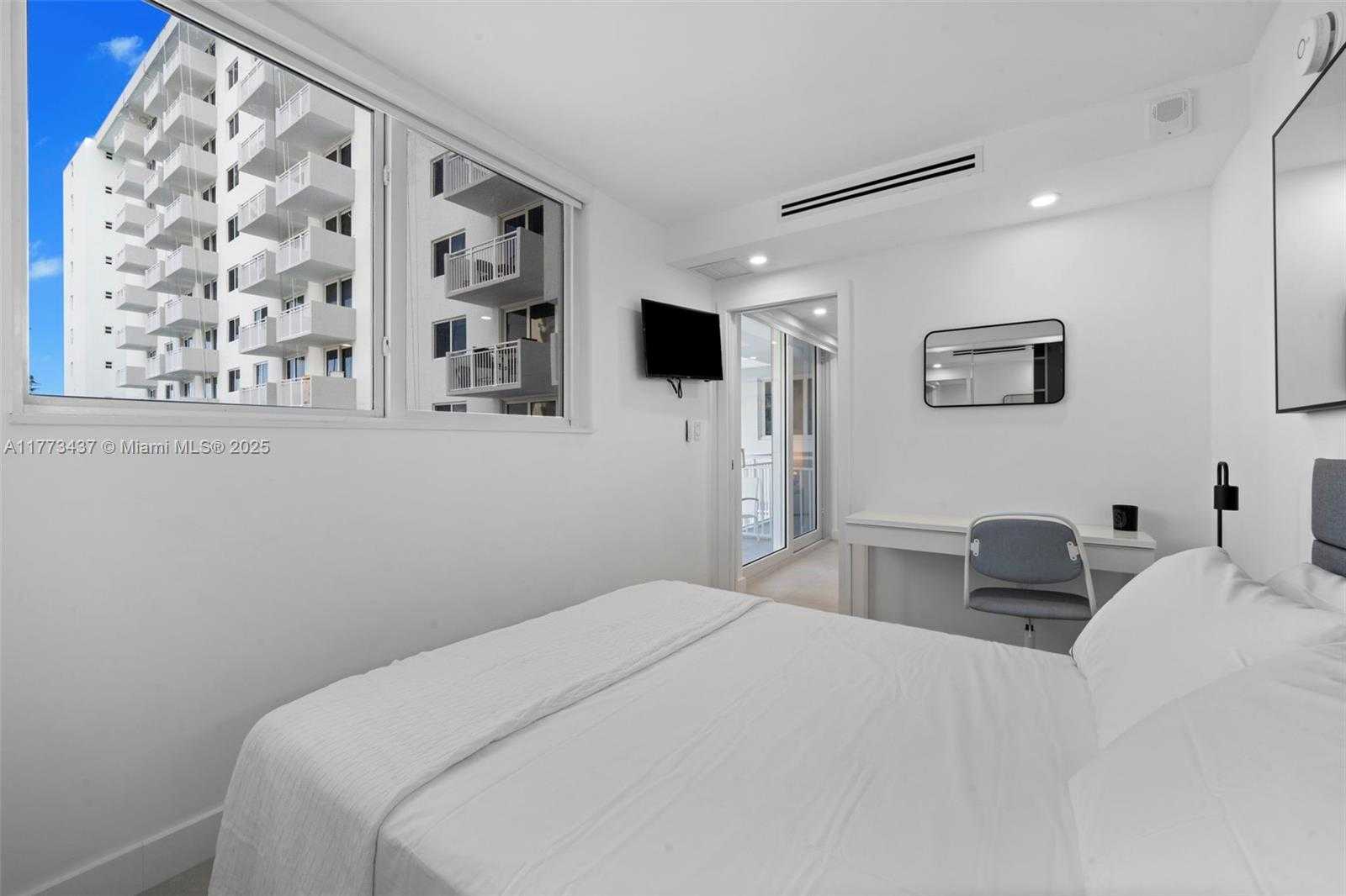 Small Image of 345 OCEAN DR #326, Miami Beach Number 15