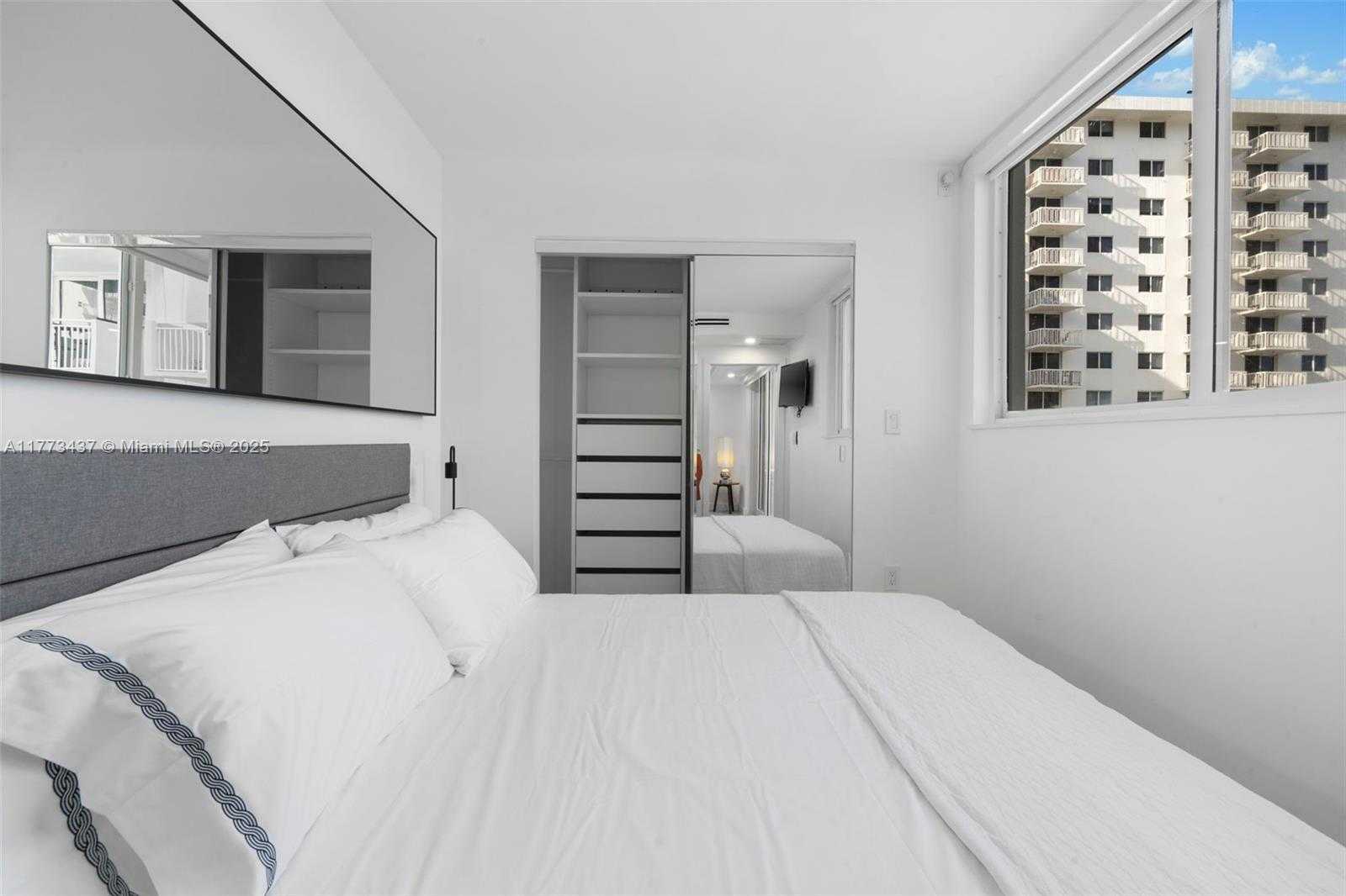 Small Image of 345 OCEAN DR #326, Miami Beach Number 16