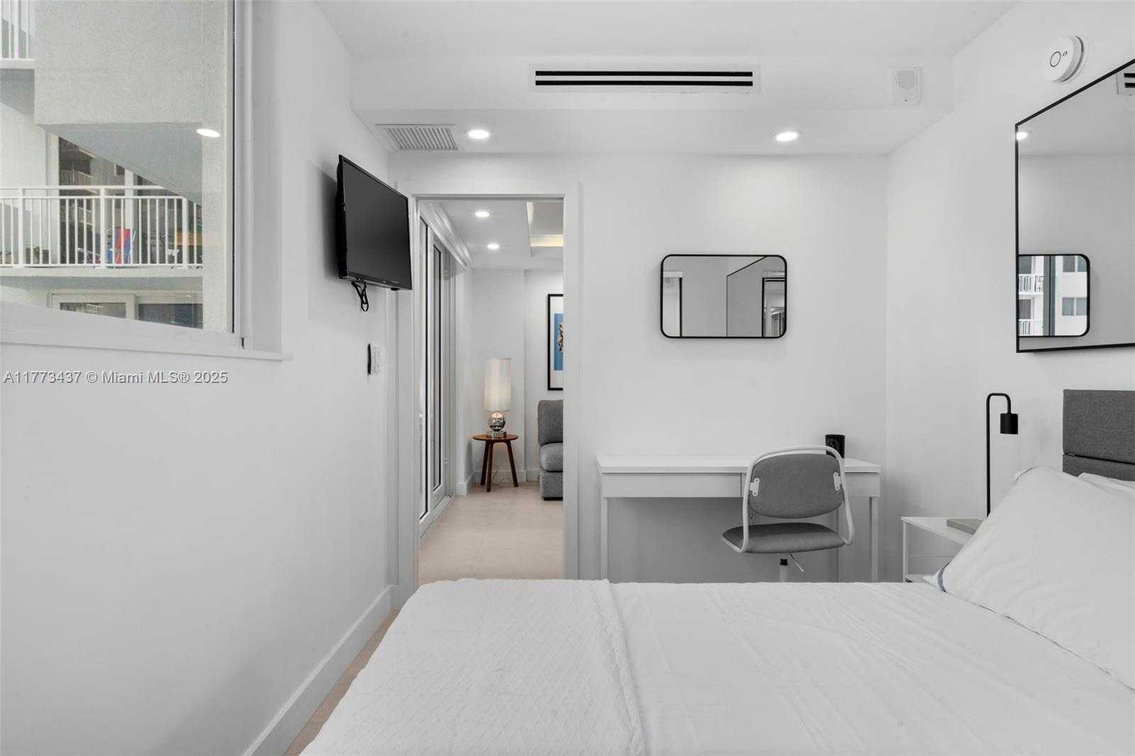 Small Image of 345 OCEAN DR #326, Miami Beach Number 17