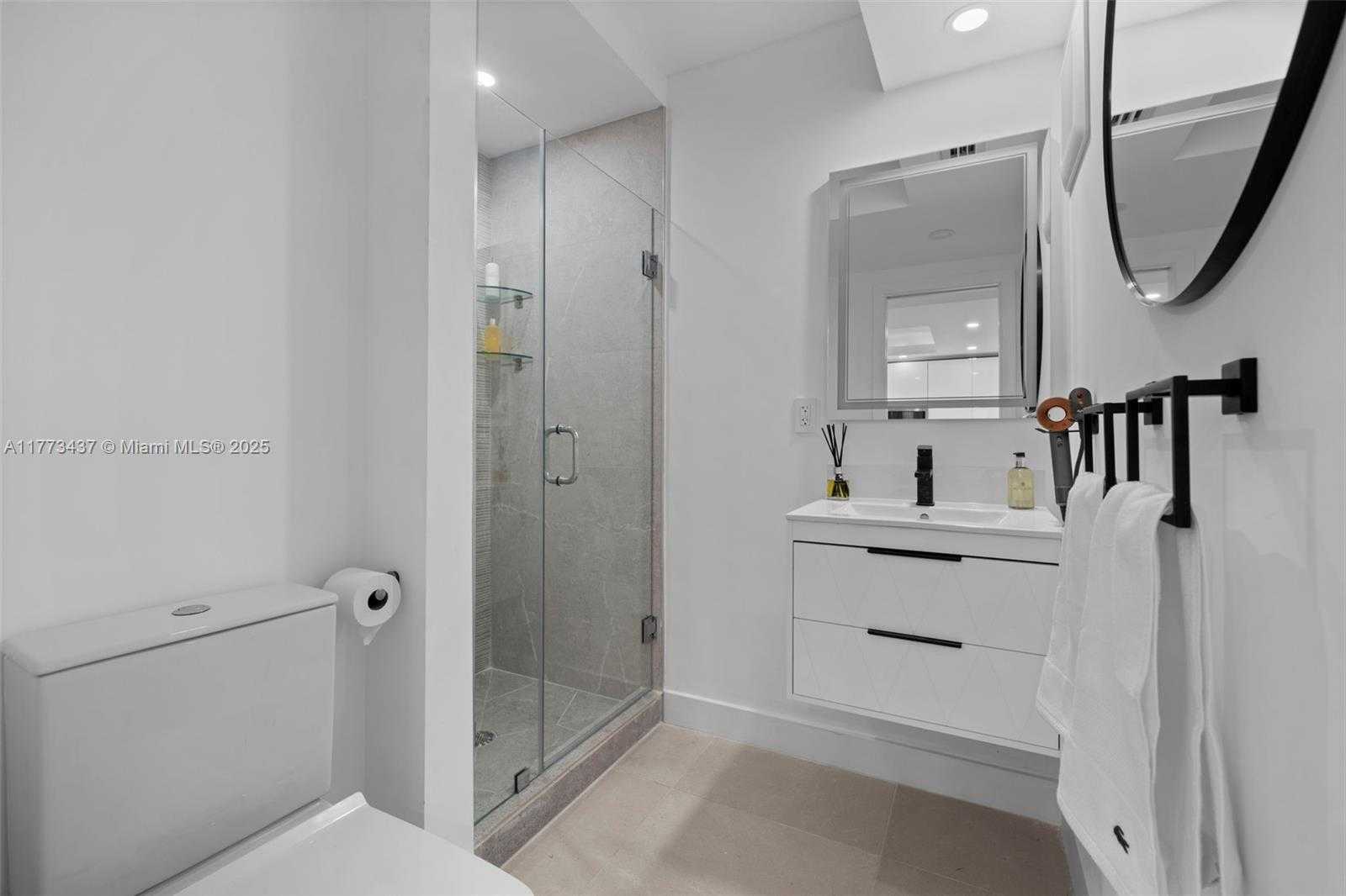 Small Image of 345 OCEAN DR #326, Miami Beach Number 19