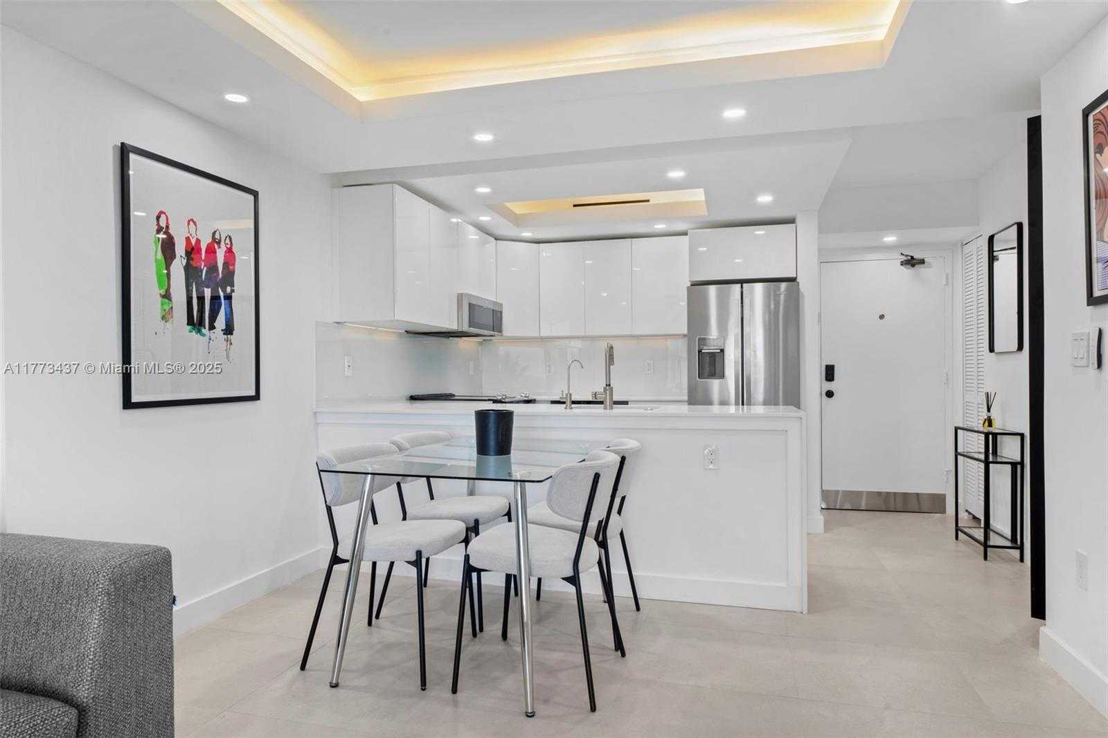 Small Image of 345 OCEAN DR #326, Miami Beach Number 3