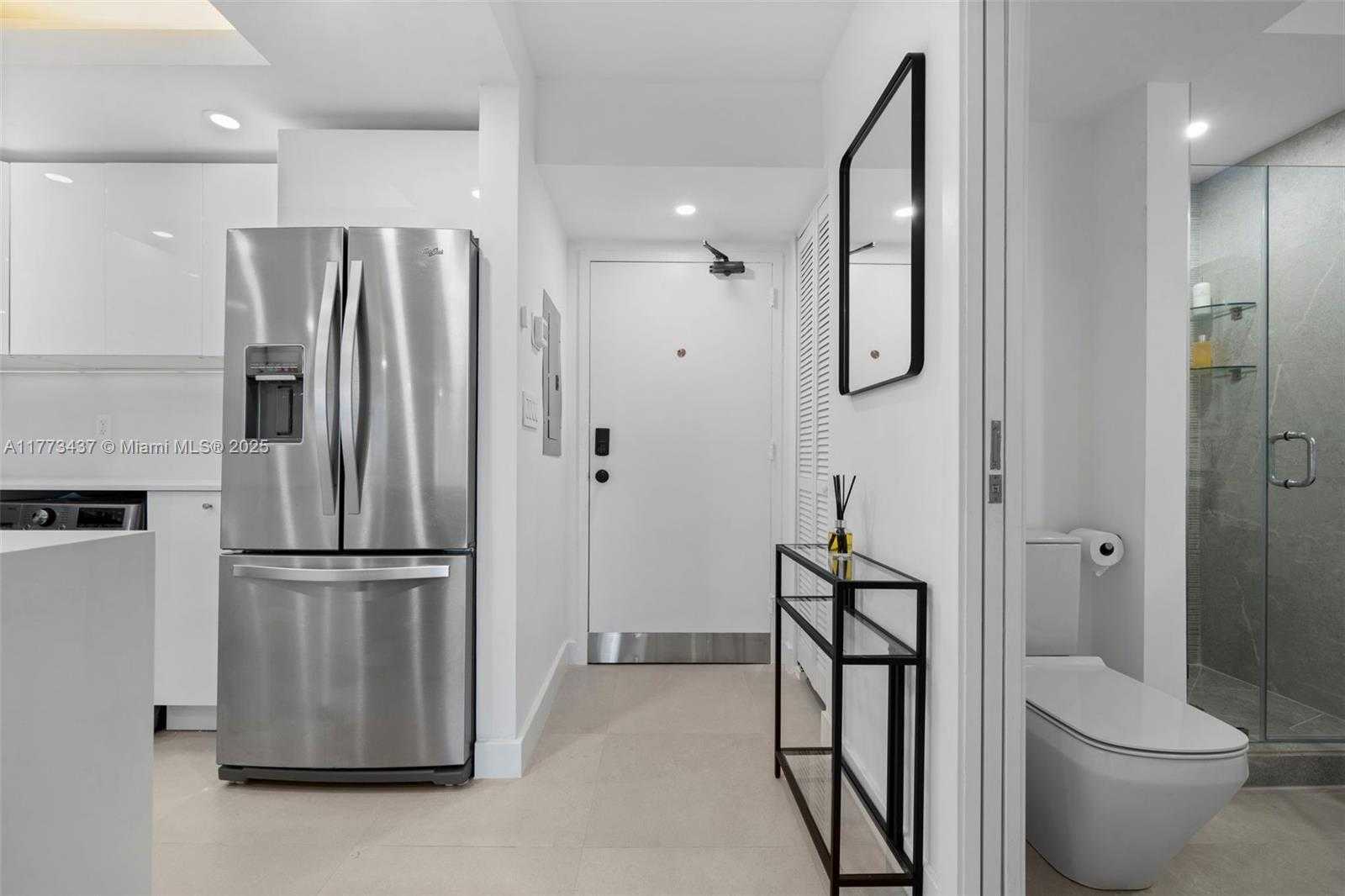 Small Image of 345 OCEAN DR #326, Miami Beach Number 5