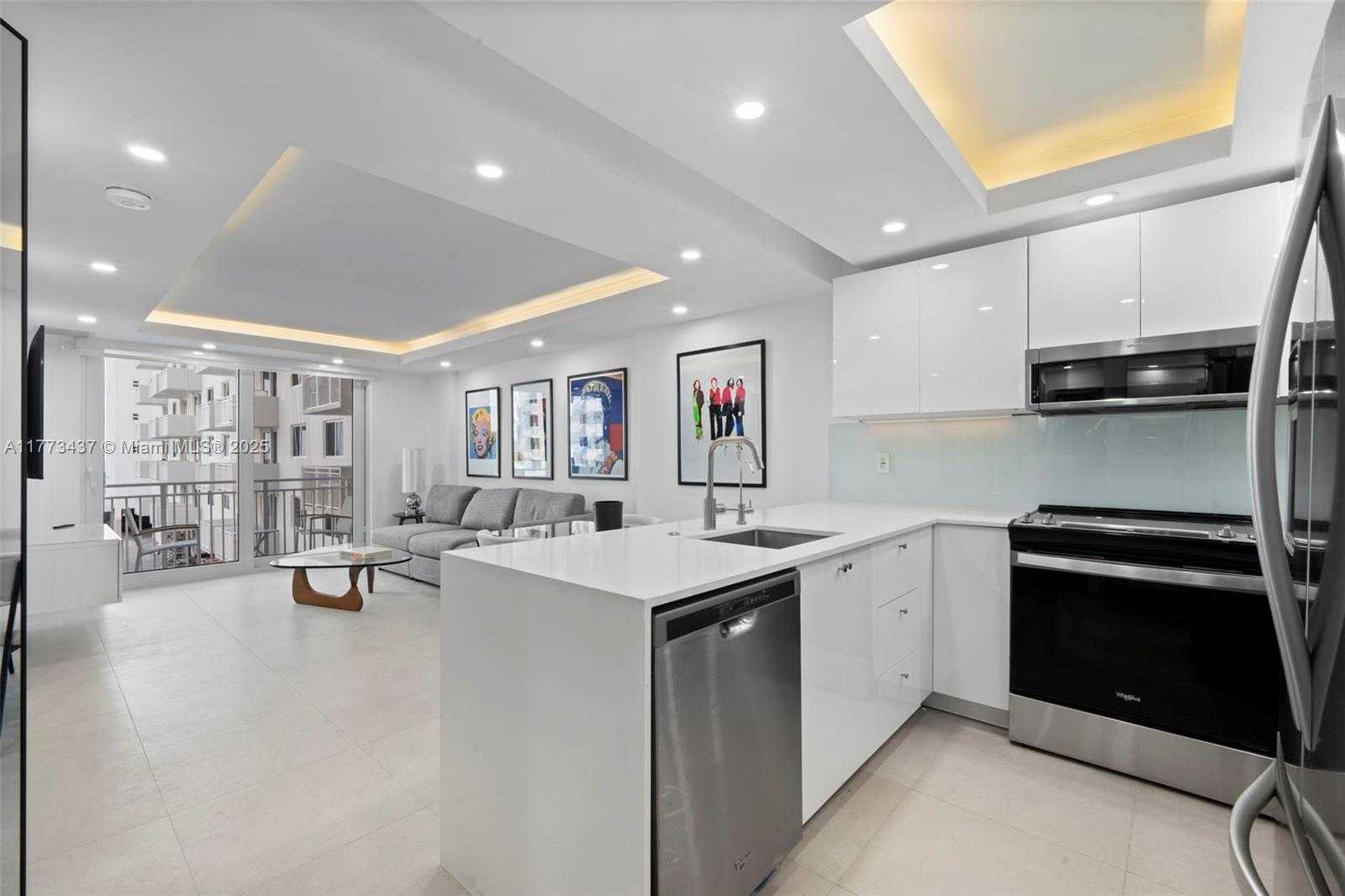 Small Image of 345 OCEAN DR #326, Miami Beach Number 6