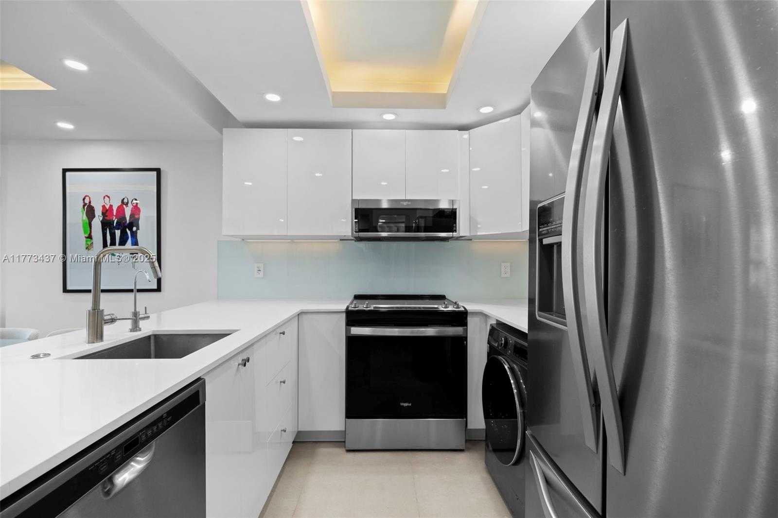 Small Image of 345 OCEAN DR #326, Miami Beach Number 7