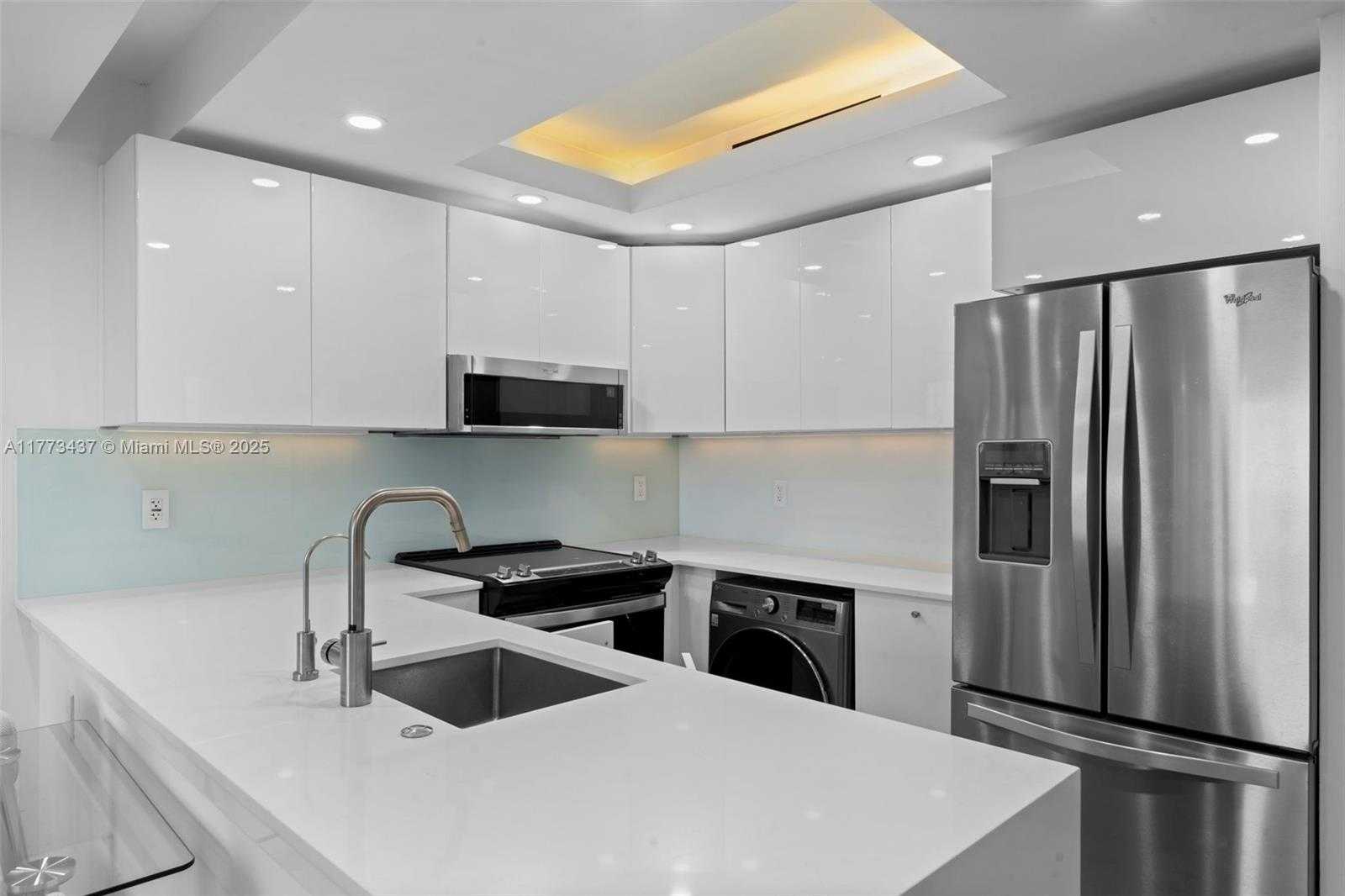 Small Image of 345 OCEAN DR #326, Miami Beach Number 8