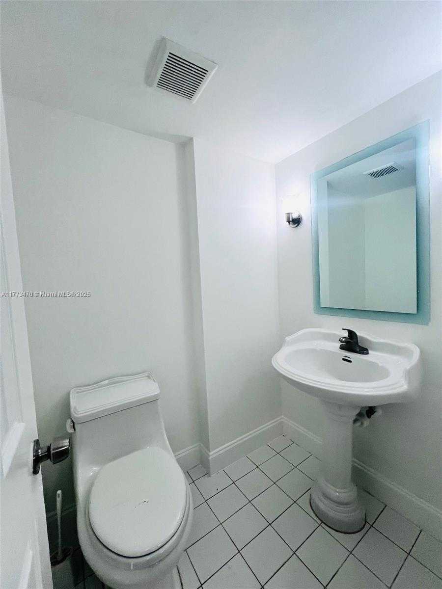 Small Image of 3750 NORTH EAST 169TH ST #103, North Miami Beach Number 4