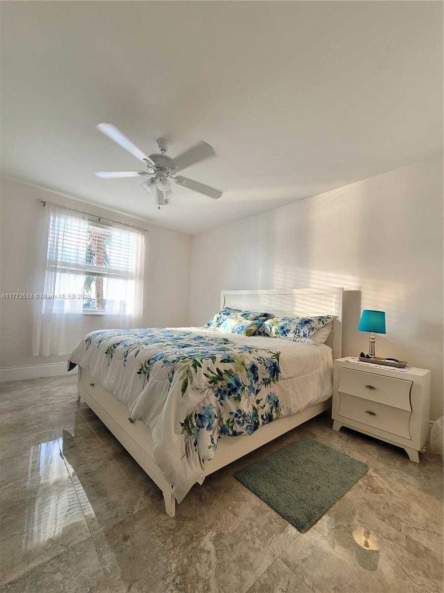 Small Image of 17100 NORTH BAY RD #1307, Sunny Isles Beach Number 5