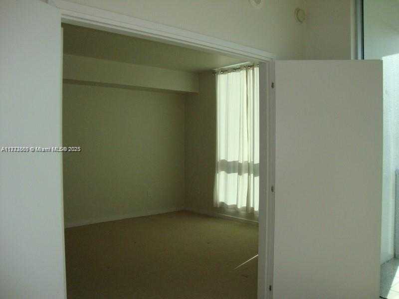 Small Image of 300 SOUTH BISCAYNE BLVD #T-2909, Miami Number 6
