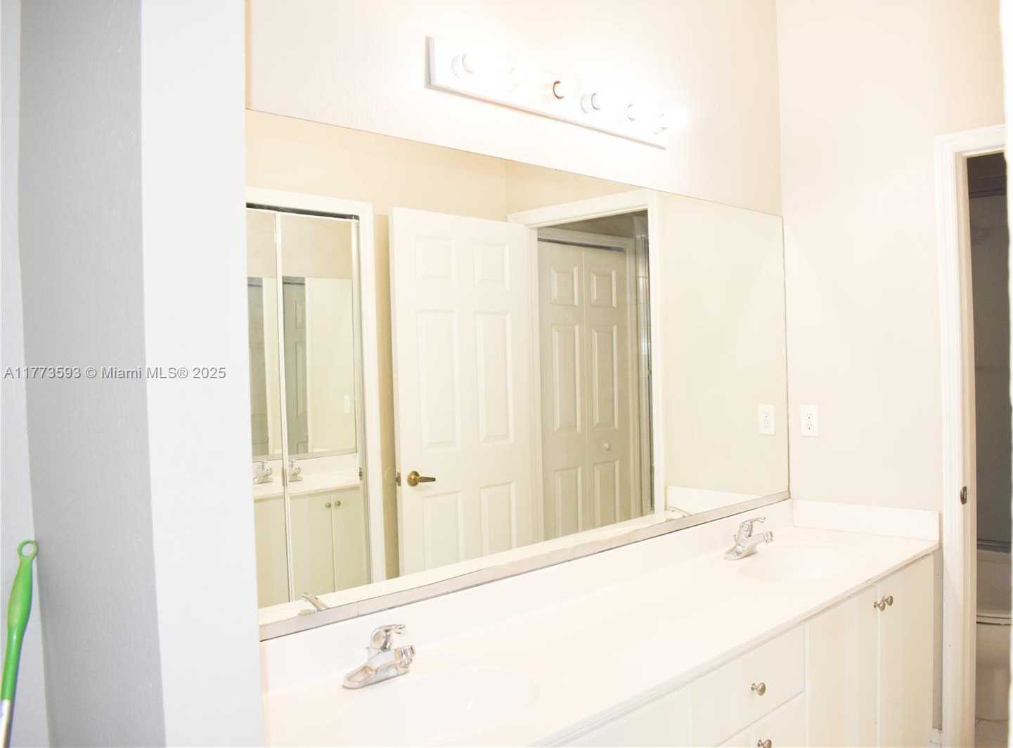 Small Image of 9123 SOUTH WEST 152ND PATH, Miami Number 12